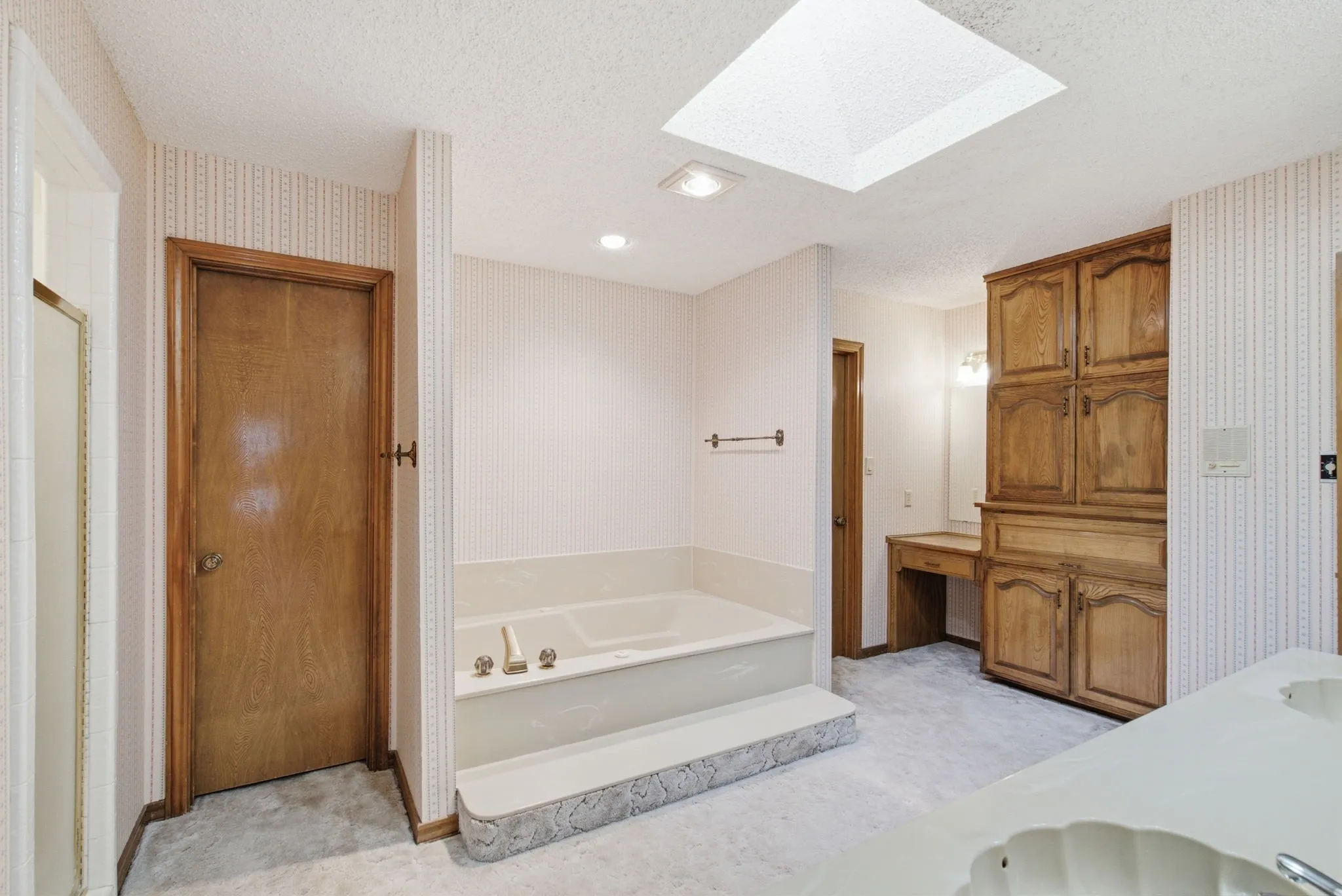 Master Bath & Extra Closets