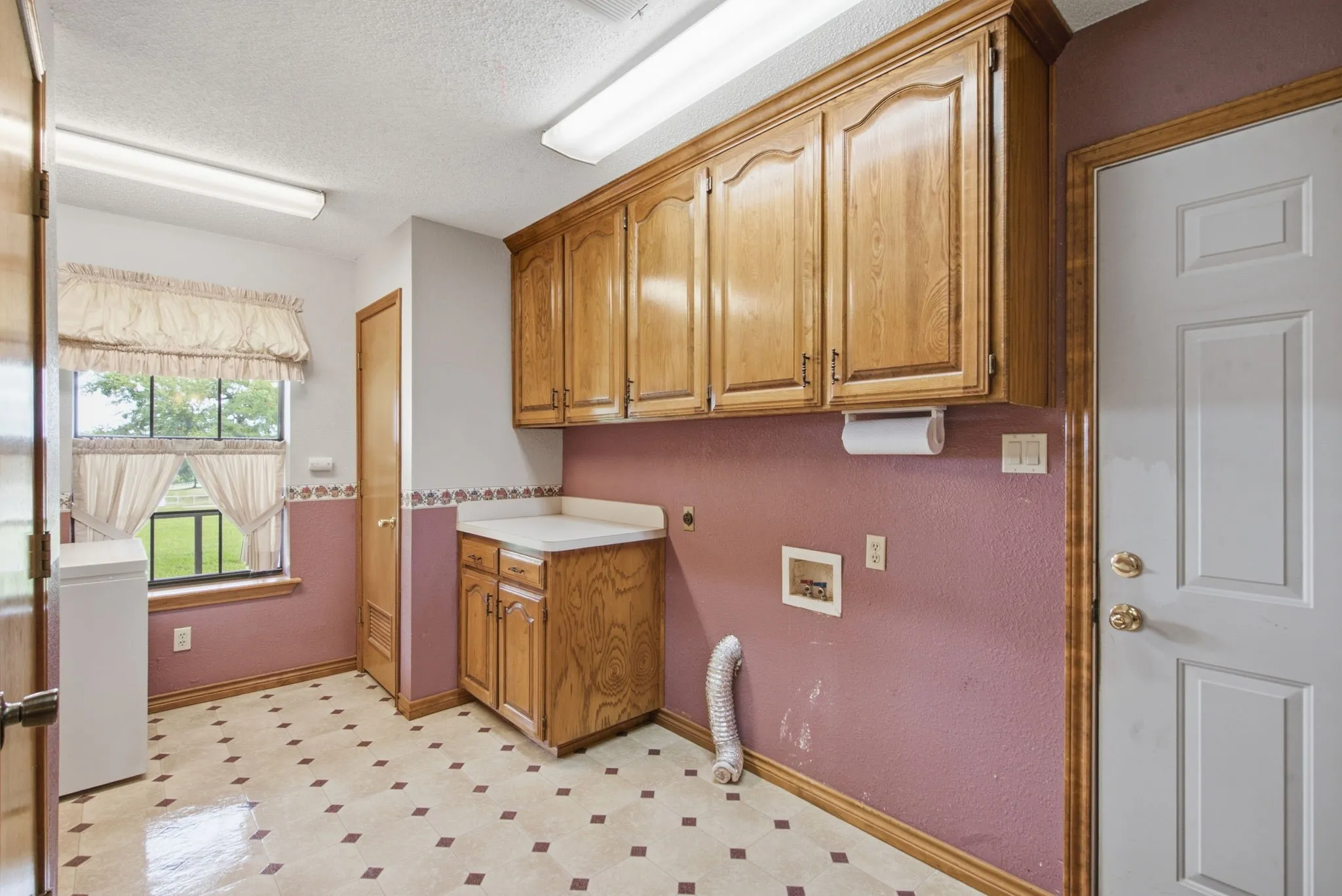 Farm For Sale in Comanche County , 7900 Highway 6, De Leon, Texas 76444, 5 Bedroom, 6 Bathroom, 2 Garage spaces, 4,950 Sqft, built in 1984, mls#21304621, Real Estate Agent in De Leon, Homes For Sale in Comanche county, Homes For Sale in De Leon, Realtor in De Leon Texas, Real Estate Brokerage Independent Realty Texas, Luminita Cordes Realtor