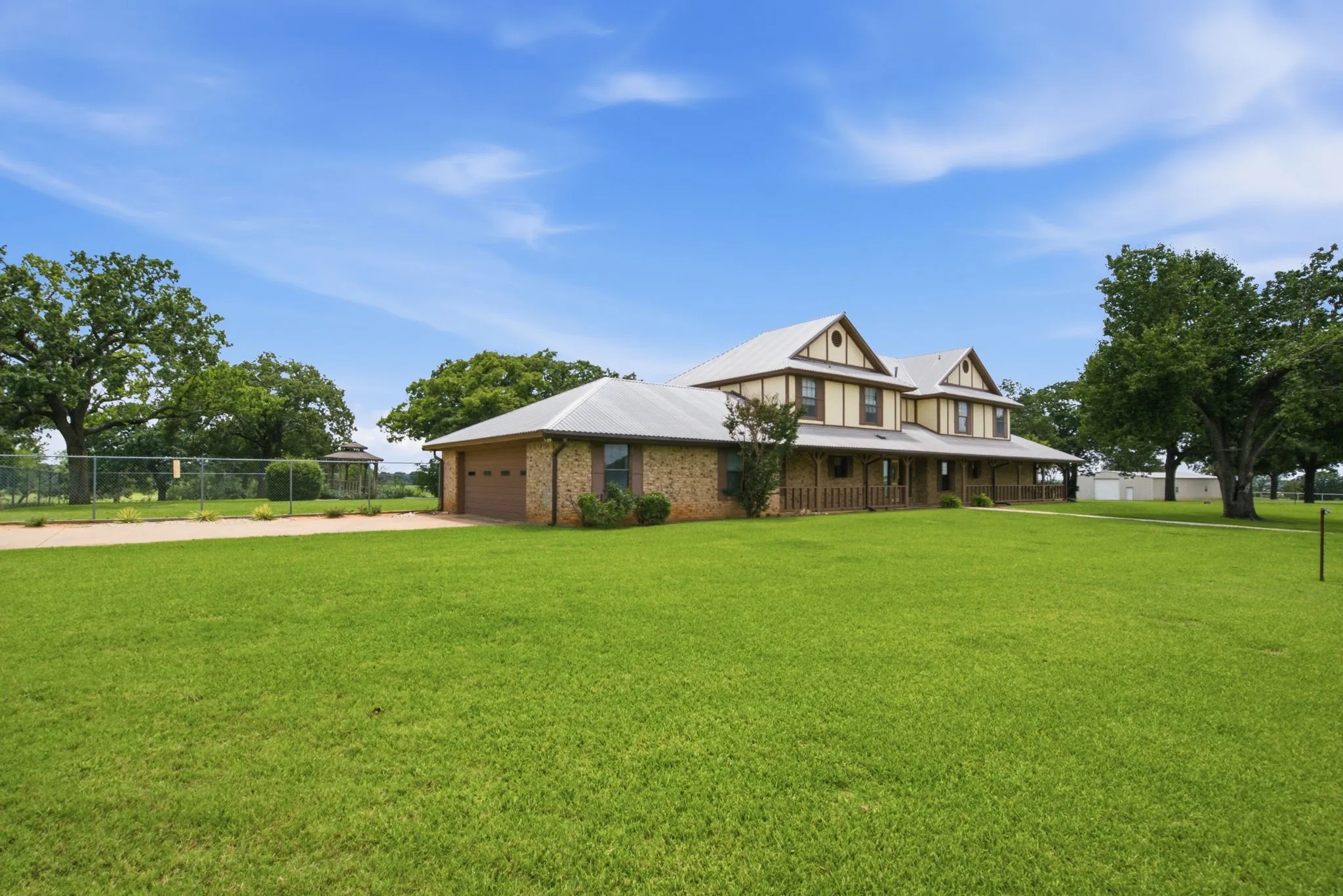 Farm For Sale in Comanche County , 7900 Highway 6, De Leon, Texas 76444, 5 Bedroom, 6 Bathroom, 2 Garage spaces, 4,950 Sqft, built in 1984, mls#21304621, Real Estate Agent in De Leon, Homes For Sale in Comanche county, Homes For Sale in De Leon, Realtor in De Leon Texas, Real Estate Brokerage Independent Realty Texas, Luminita Cordes Realtor
