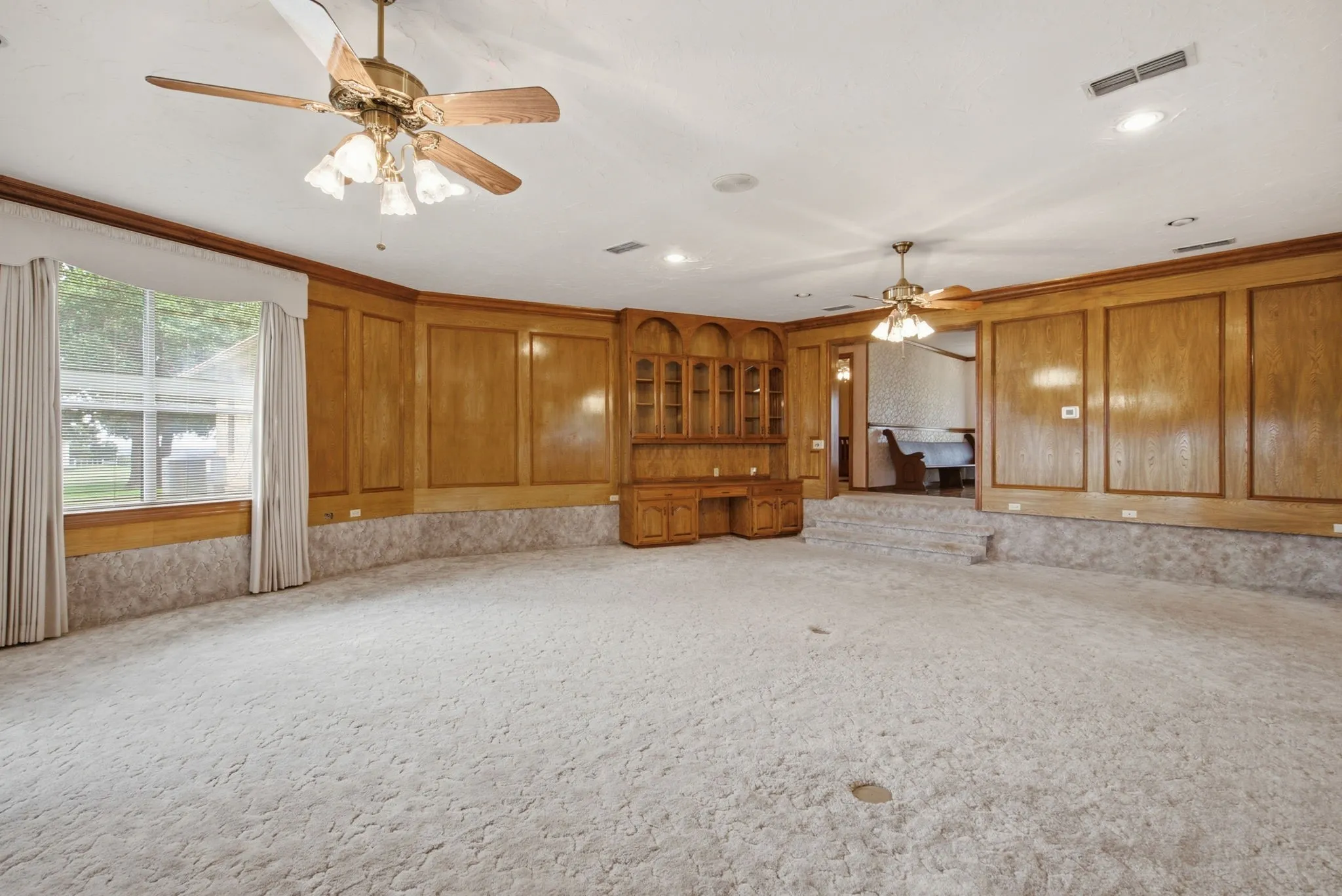 Farm For Sale in Comanche County , 7900 Highway 6, De Leon, Texas 76444, 5 Bedroom, 6 Bathroom, 2 Garage spaces, 4,950 Sqft, built in 1984, mls#21304621, Real Estate Agent in De Leon, Homes For Sale in Comanche county, Homes For Sale in De Leon, Realtor in De Leon Texas, Real Estate Brokerage Independent Realty Texas, Luminita Cordes Realtor
