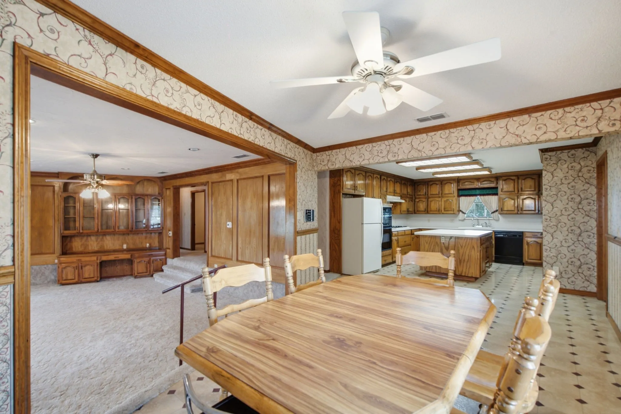 Farm For Sale in Comanche County , 7900 Highway 6, De Leon, Texas 76444, 5 Bedroom, 6 Bathroom, 2 Garage spaces, 4,950 Sqft, built in 1984, mls#21304621, Real Estate Agent in De Leon, Homes For Sale in Comanche county, Homes For Sale in De Leon, Realtor in De Leon Texas, Real Estate Brokerage Independent Realty Texas, Luminita Cordes Realtor
