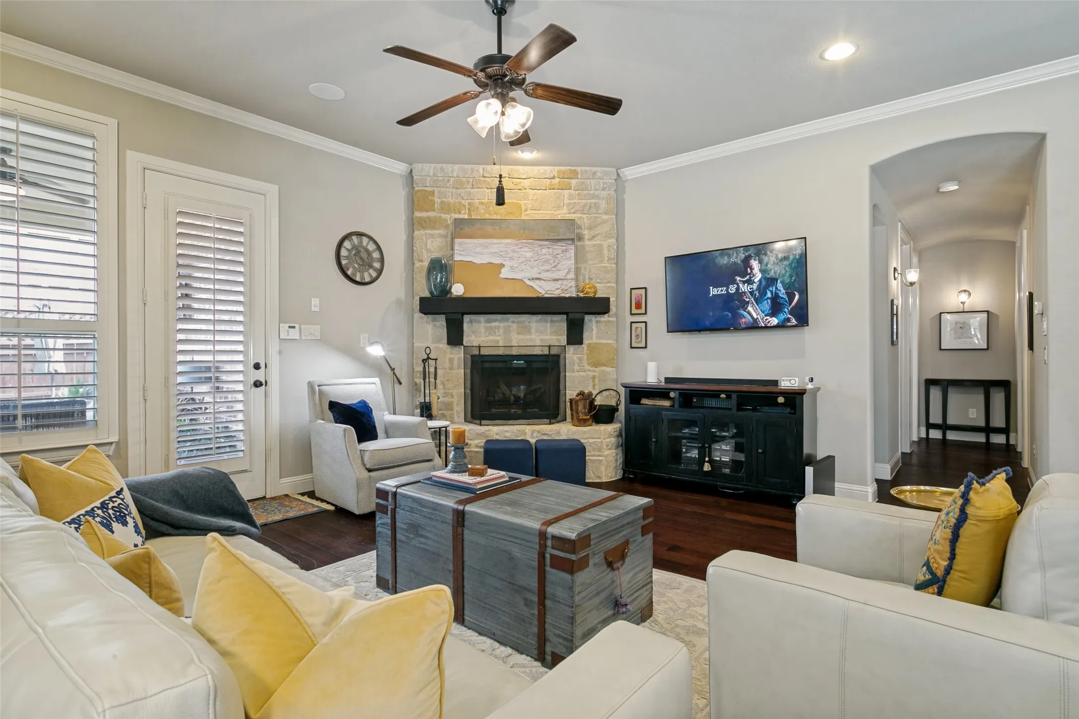 Single Family Residence For Sale in Denton County , 417 Chestnut Lane, Roanoke, Texas 76262, 4 Bedroom, 3 Bathroom, 2 Garage spaces, 2,689 Sqft, built in 2015, mls#21303508, Real Estate Agent in Roanoke, Homes For Sale in Denton county, Homes For Sale in Roanoke, Realtor in Roanoke Texas, Real Estate Brokerage Independent Realty Texas, Luminita Cordes Realtor