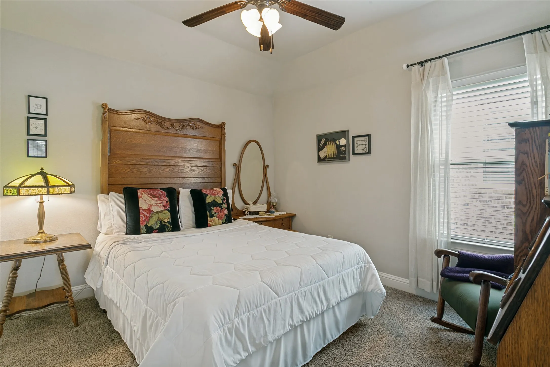 Single Family Residence For Sale in Denton County , 417 Chestnut Lane, Roanoke, Texas 76262, 4 Bedroom, 3 Bathroom, 2 Garage spaces, 2,689 Sqft, built in 2015, mls#21303508, Real Estate Agent in Roanoke, Homes For Sale in Denton county, Homes For Sale in Roanoke, Realtor in Roanoke Texas, Real Estate Brokerage Independent Realty Texas, Luminita Cordes Realtor