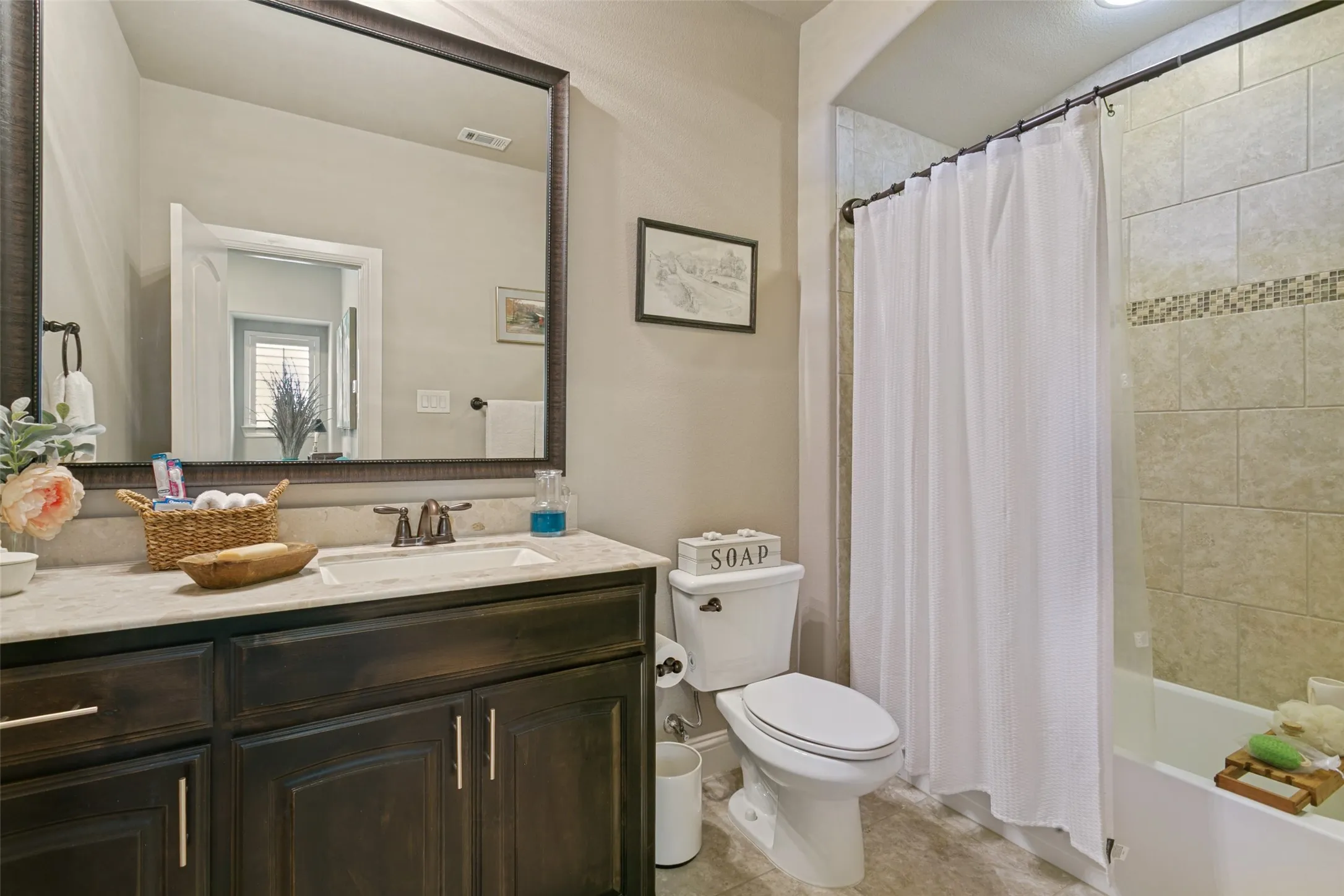 Single Family Residence For Sale in Denton County , 417 Chestnut Lane, Roanoke, Texas 76262, 4 Bedroom, 3 Bathroom, 2 Garage spaces, 2,689 Sqft, built in 2015, mls#21303508, Real Estate Agent in Roanoke, Homes For Sale in Denton county, Homes For Sale in Roanoke, Realtor in Roanoke Texas, Real Estate Brokerage Independent Realty Texas, Luminita Cordes Realtor