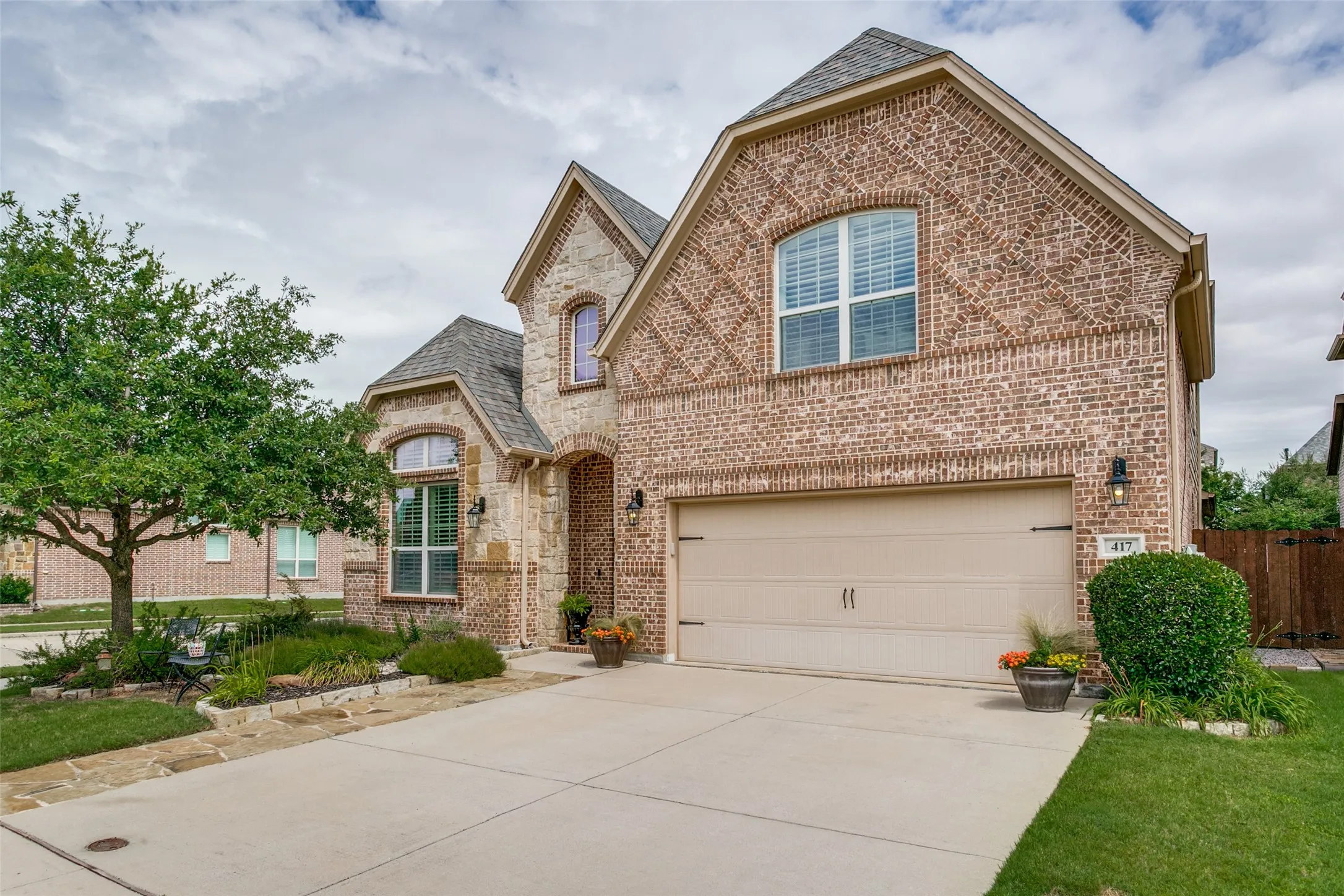 Single Family Residence For Sale in Denton County , 417 Chestnut Lane, Roanoke, Texas 76262, 4 Bedroom, 3 Bathroom, 2 Garage spaces, 2,689 Sqft, built in 2015, mls#21303508, Real Estate Agent in Roanoke, Homes For Sale in Denton county, Homes For Sale in Roanoke, Realtor in Roanoke Texas, Real Estate Brokerage Independent Realty Texas, Luminita Cordes Realtor