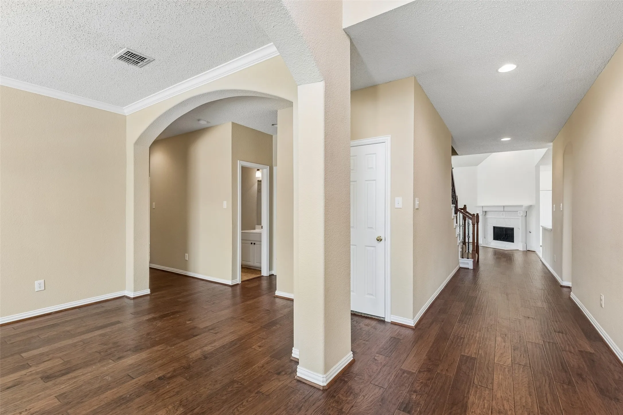 Nice open entry and wood floors in the living and dining area.