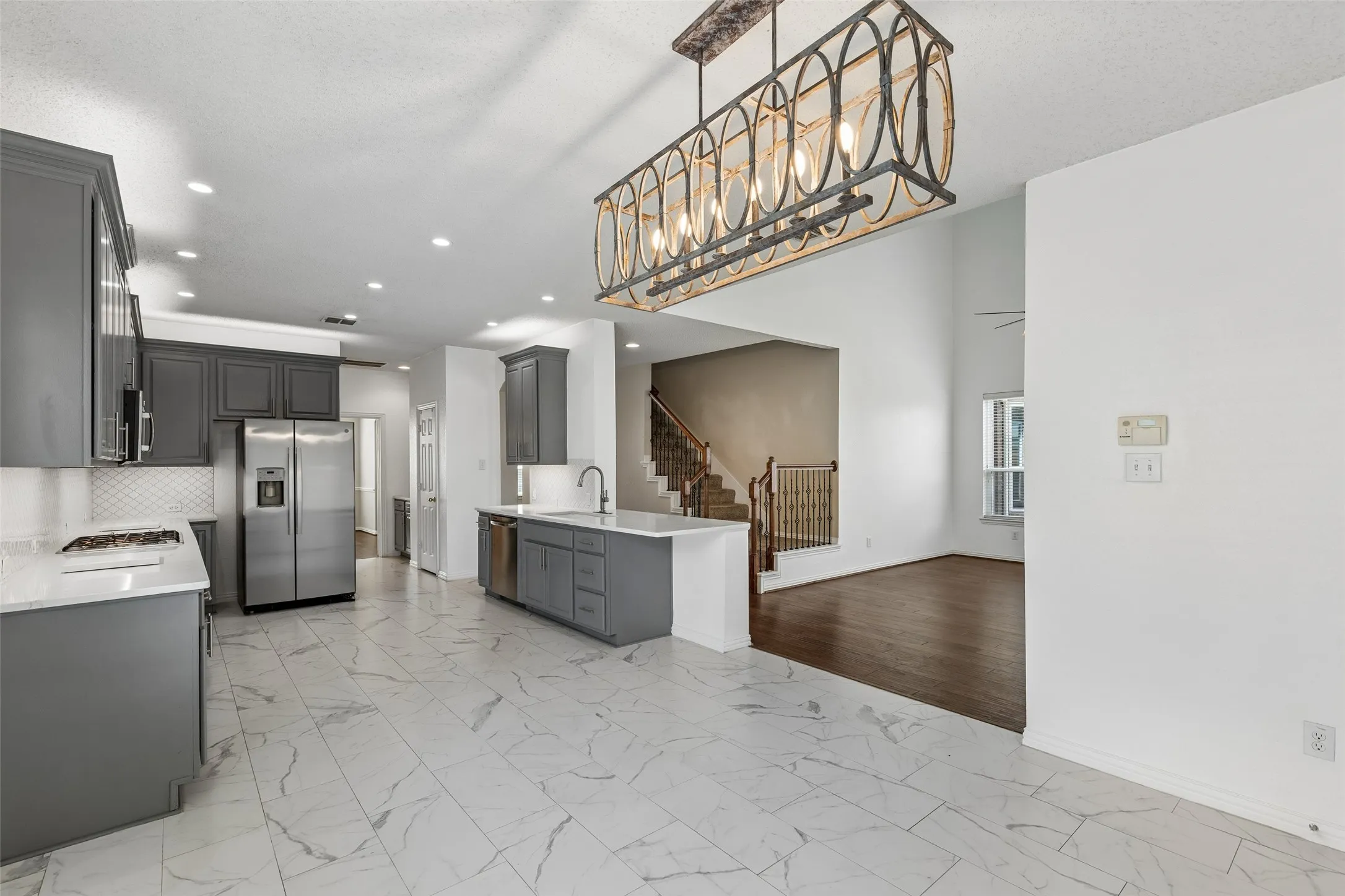 Kitchen and breakfast area - great flow into the family room