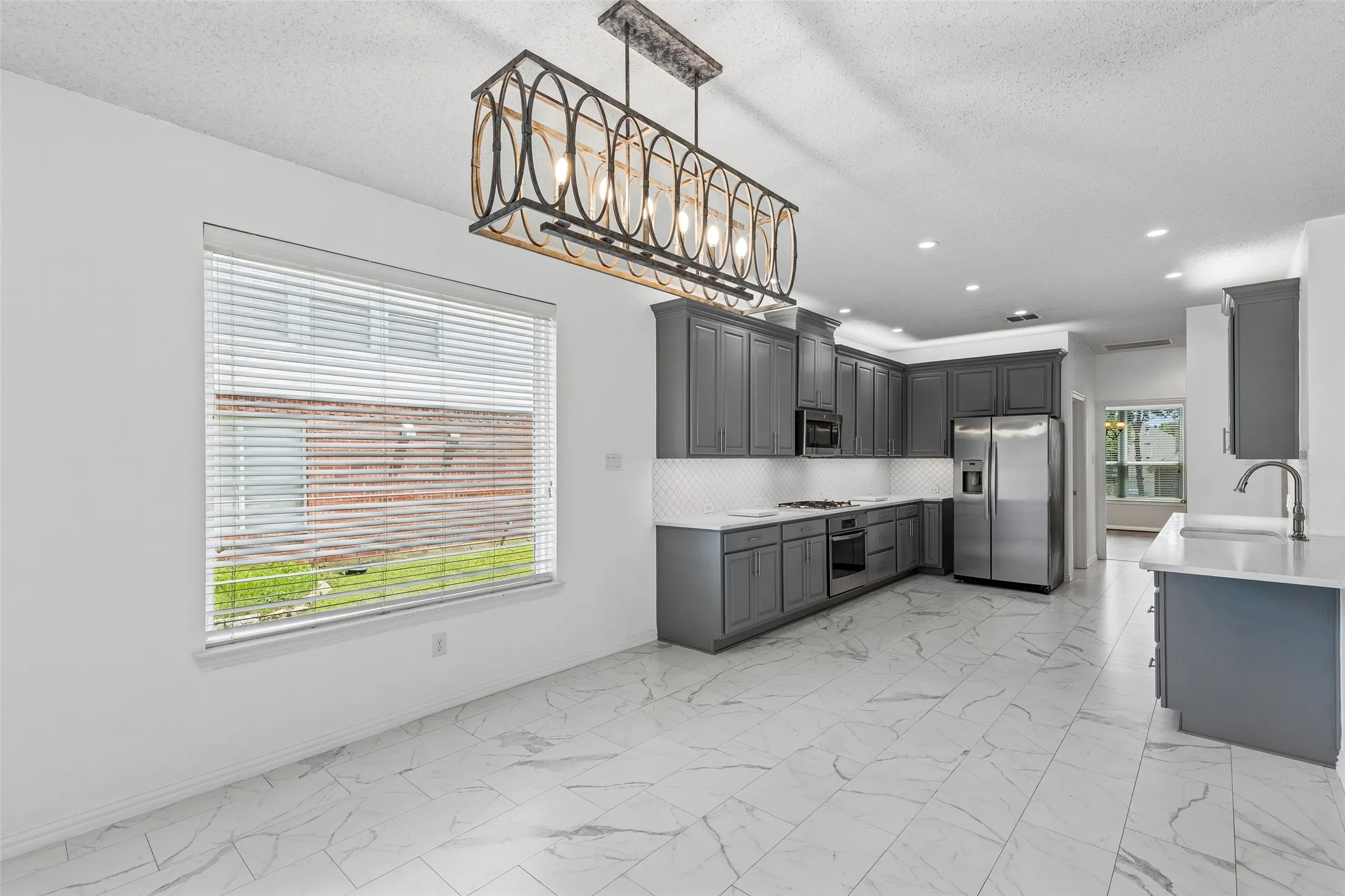 Single Family Residence For Sale in Collin County , 1926 Edgehill Drive, Allen, Texas 75013, 5 Bedroom, 4 Bathroom, 2 Garage spaces, 3,403 Sqft, built in 2001, mls#21303973, Real Estate Agent in Allen, Homes For Sale in Collin county, Homes For Sale in Allen, Realtor in Allen Texas, Real Estate Brokerage Independent Realty Texas, Luminita Cordes Realtor