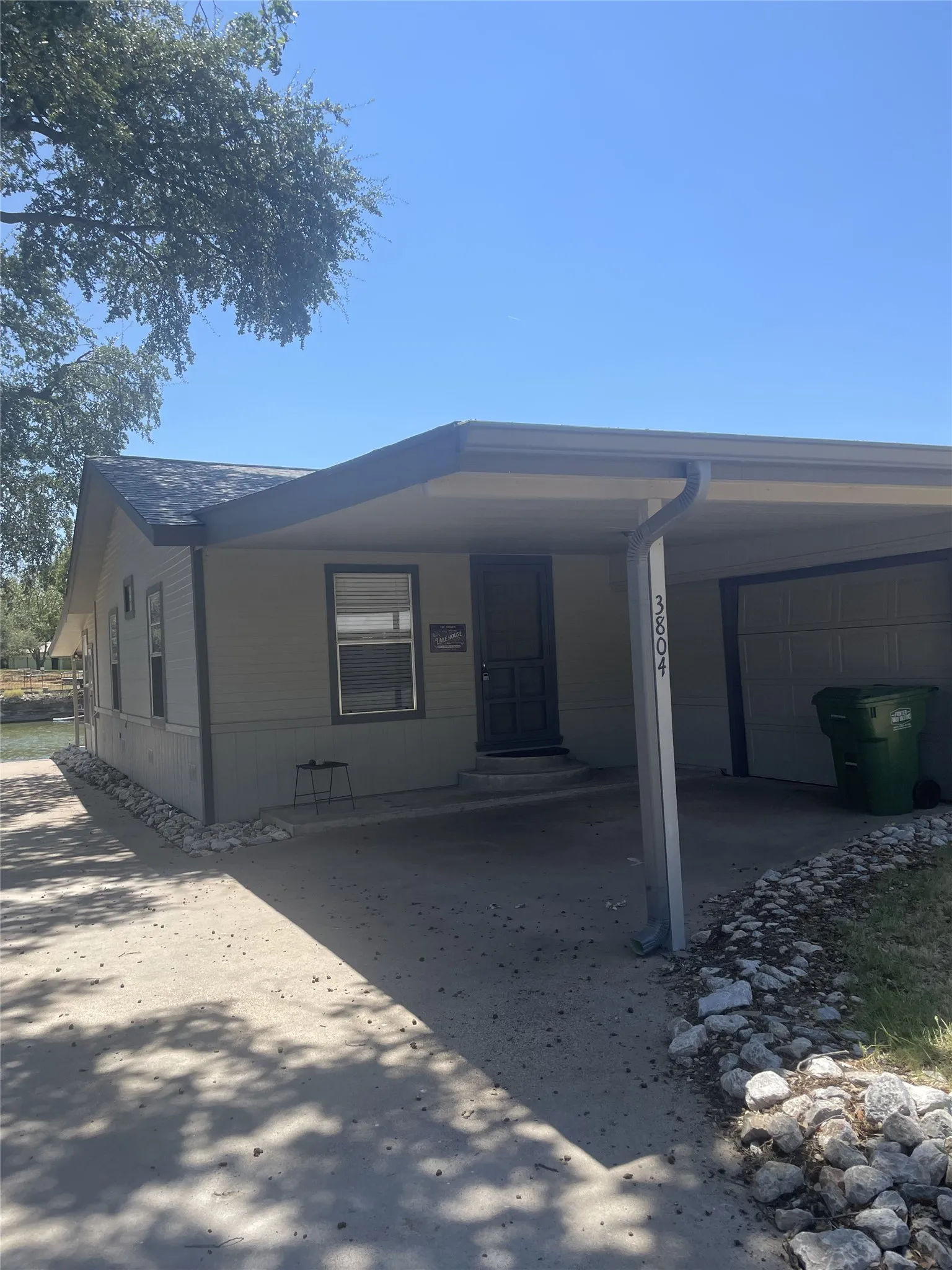Single Family Residence For Sale in Hood County , 3804 Sandy Beach Drive, Granbury, Texas 76049, 2 Bedroom, 2 Bathroom, 1 Garage spaces, 1,200 Sqft, built in 1980, mls#21305515, Real Estate Agent in Granbury, Homes For Sale in Hood county, Homes For Sale in Granbury, Realtor in Granbury Texas, Real Estate Brokerage Independent Realty Texas, Luminita Cordes Realtor