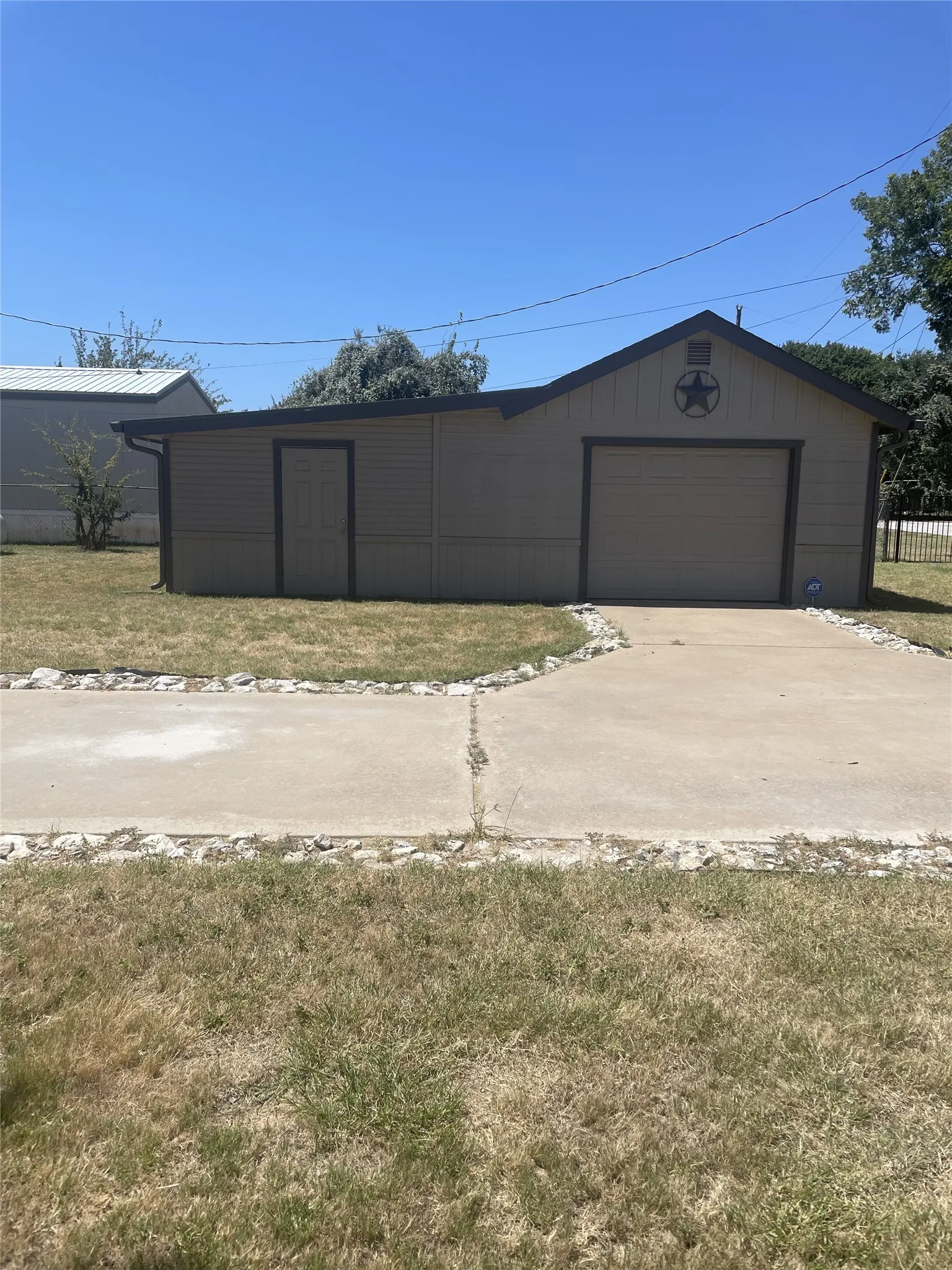 detached garage and shop 1128 Sq Ft