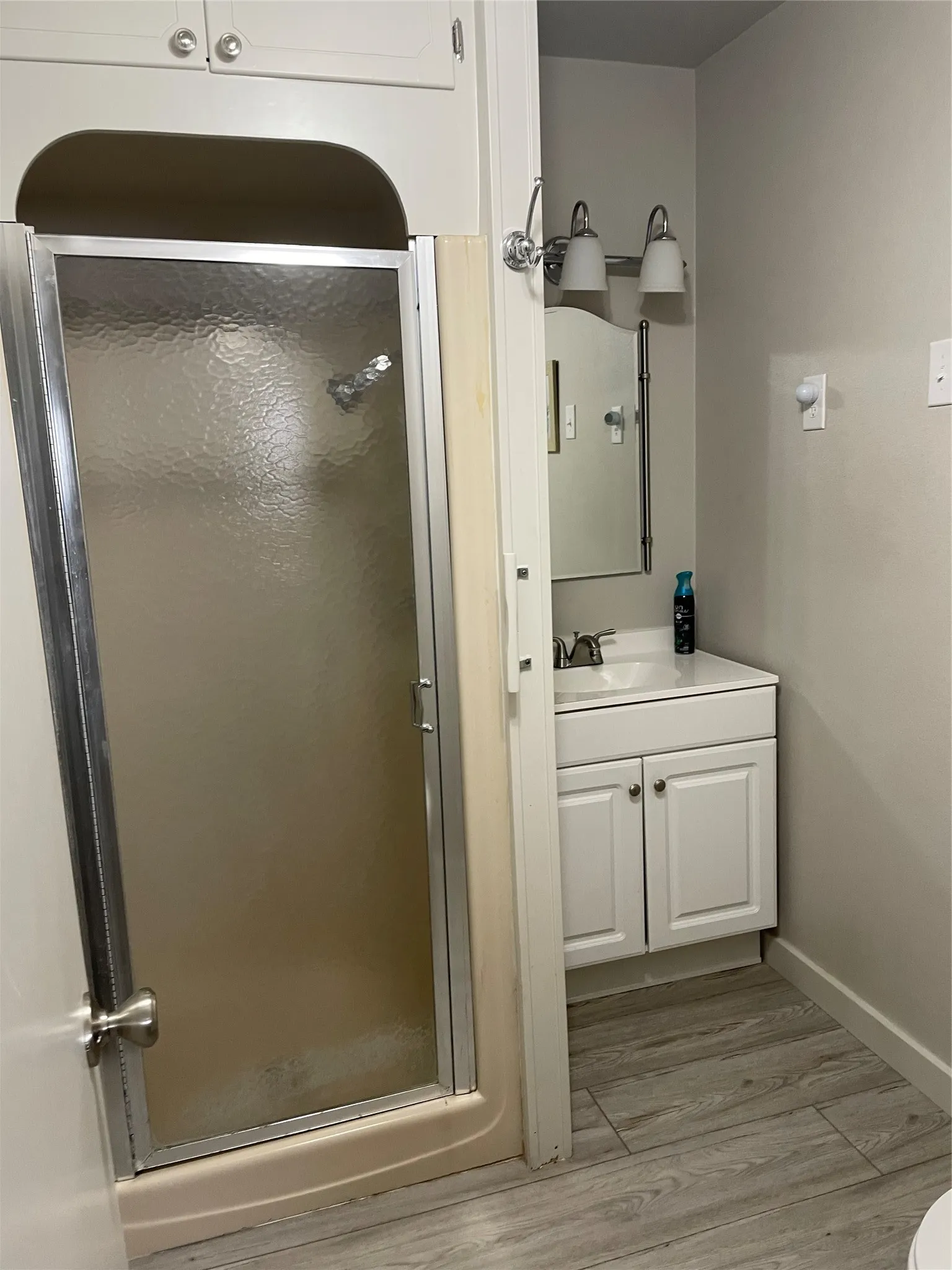 Single Family Residence For Sale in Hood County , 3804 Sandy Beach Drive, Granbury, Texas 76049, 2 Bedroom, 2 Bathroom, 1 Garage spaces, 1,200 Sqft, built in 1980, mls#21305515, Real Estate Agent in Granbury, Homes For Sale in Hood county, Homes For Sale in Granbury, Realtor in Granbury Texas, Real Estate Brokerage Independent Realty Texas, Luminita Cordes Realtor