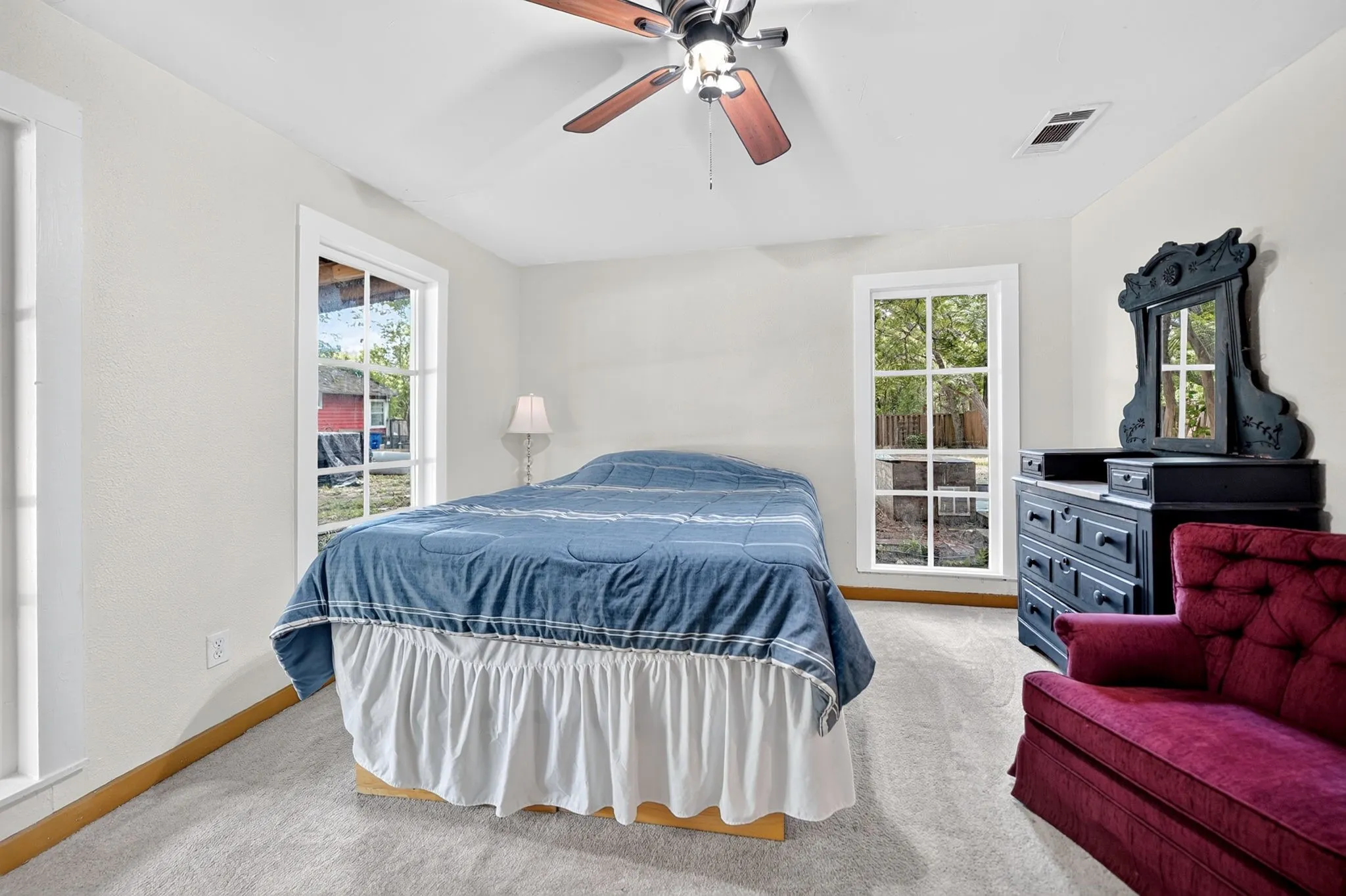 Single Family Residence For Sale in Dallas County , 415 S Dallas Avenue, Lancaster, Texas 75146, 1 Bedroom, 1 Bathroom, Garage spaces, 680 Sqft, built in 1888, mls#21305306, Real Estate Agent in Lancaster, Homes For Sale in Dallas county, Homes For Sale in Lancaster, Realtor in Lancaster Texas, Real Estate Brokerage Independent Realty Texas, Luminita Cordes Realtor