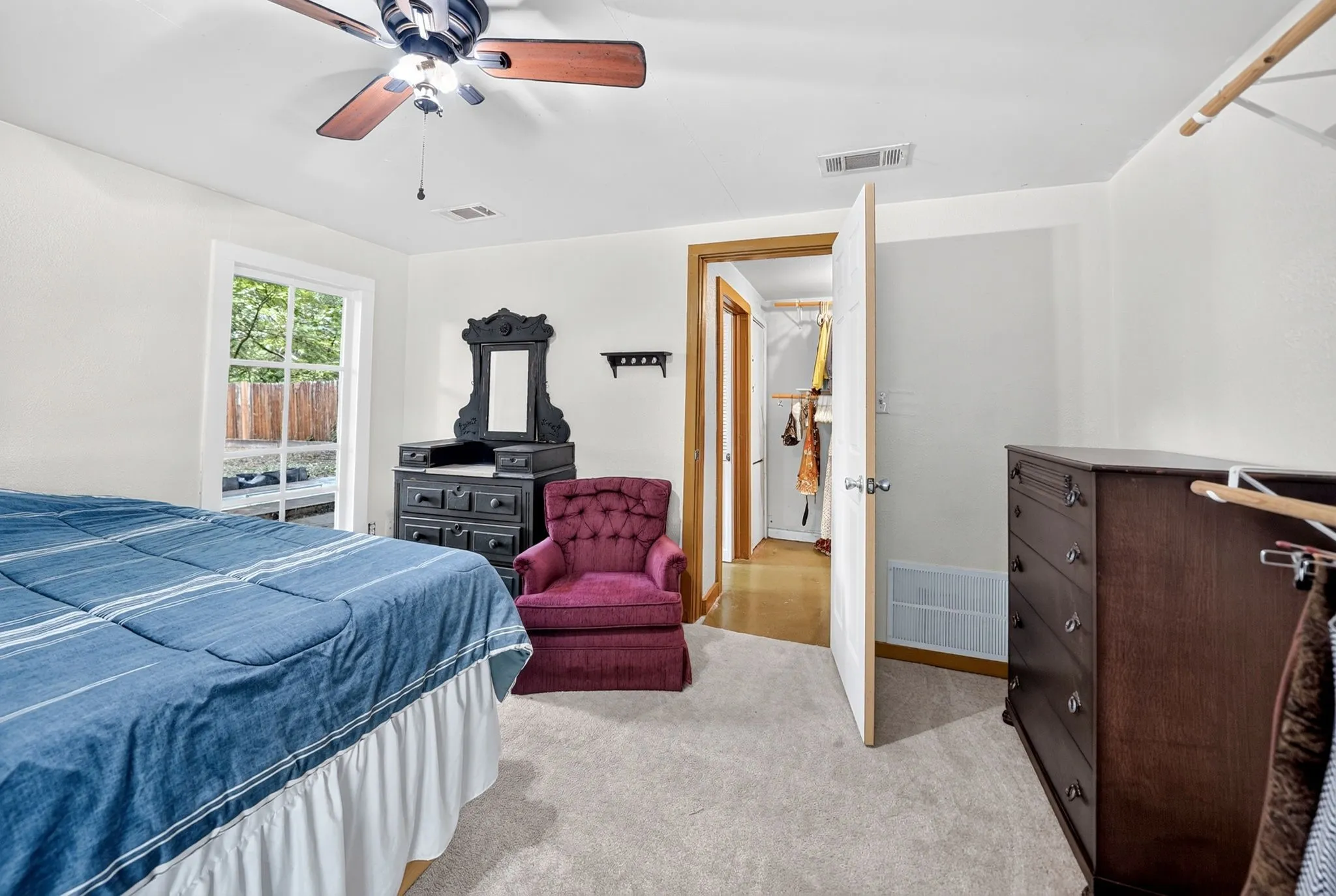Single Family Residence For Sale in Dallas County , 415 S Dallas Avenue, Lancaster, Texas 75146, 1 Bedroom, 1 Bathroom, Garage spaces, 680 Sqft, built in 1888, mls#21305306, Real Estate Agent in Lancaster, Homes For Sale in Dallas county, Homes For Sale in Lancaster, Realtor in Lancaster Texas, Real Estate Brokerage Independent Realty Texas, Luminita Cordes Realtor