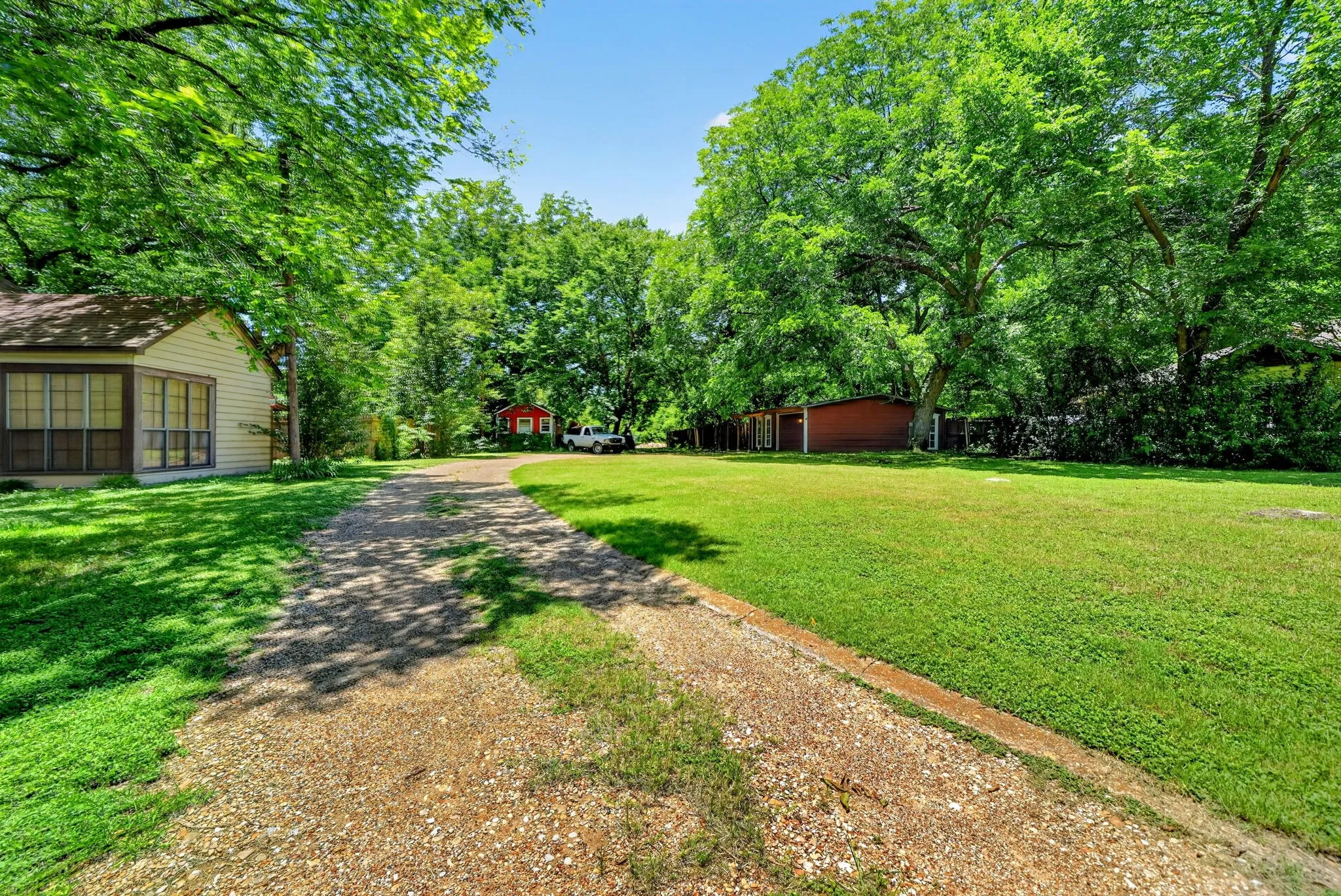 Single Family Residence For Sale in Dallas County , 415 S Dallas Avenue, Lancaster, Texas 75146, 1 Bedroom, 1 Bathroom, Garage spaces, 680 Sqft, built in 1888, mls#21305306, Real Estate Agent in Lancaster, Homes For Sale in Dallas county, Homes For Sale in Lancaster, Realtor in Lancaster Texas, Real Estate Brokerage Independent Realty Texas, Luminita Cordes Realtor