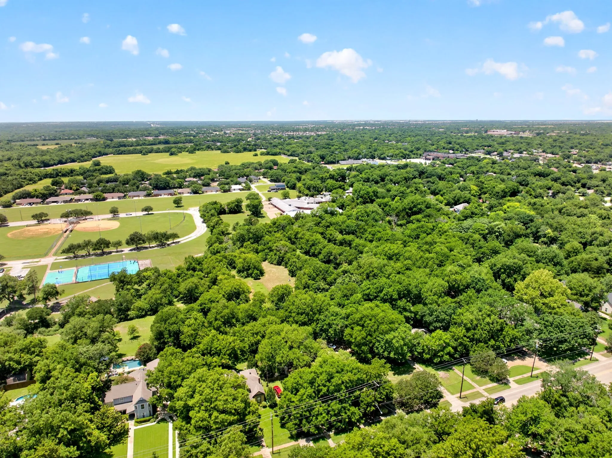 Single Family Residence For Sale in Dallas County , 415 S Dallas Avenue, Lancaster, Texas 75146, 1 Bedroom, 1 Bathroom, Garage spaces, 680 Sqft, built in 1888, mls#21305306, Real Estate Agent in Lancaster, Homes For Sale in Dallas county, Homes For Sale in Lancaster, Realtor in Lancaster Texas, Real Estate Brokerage Independent Realty Texas, Luminita Cordes Realtor