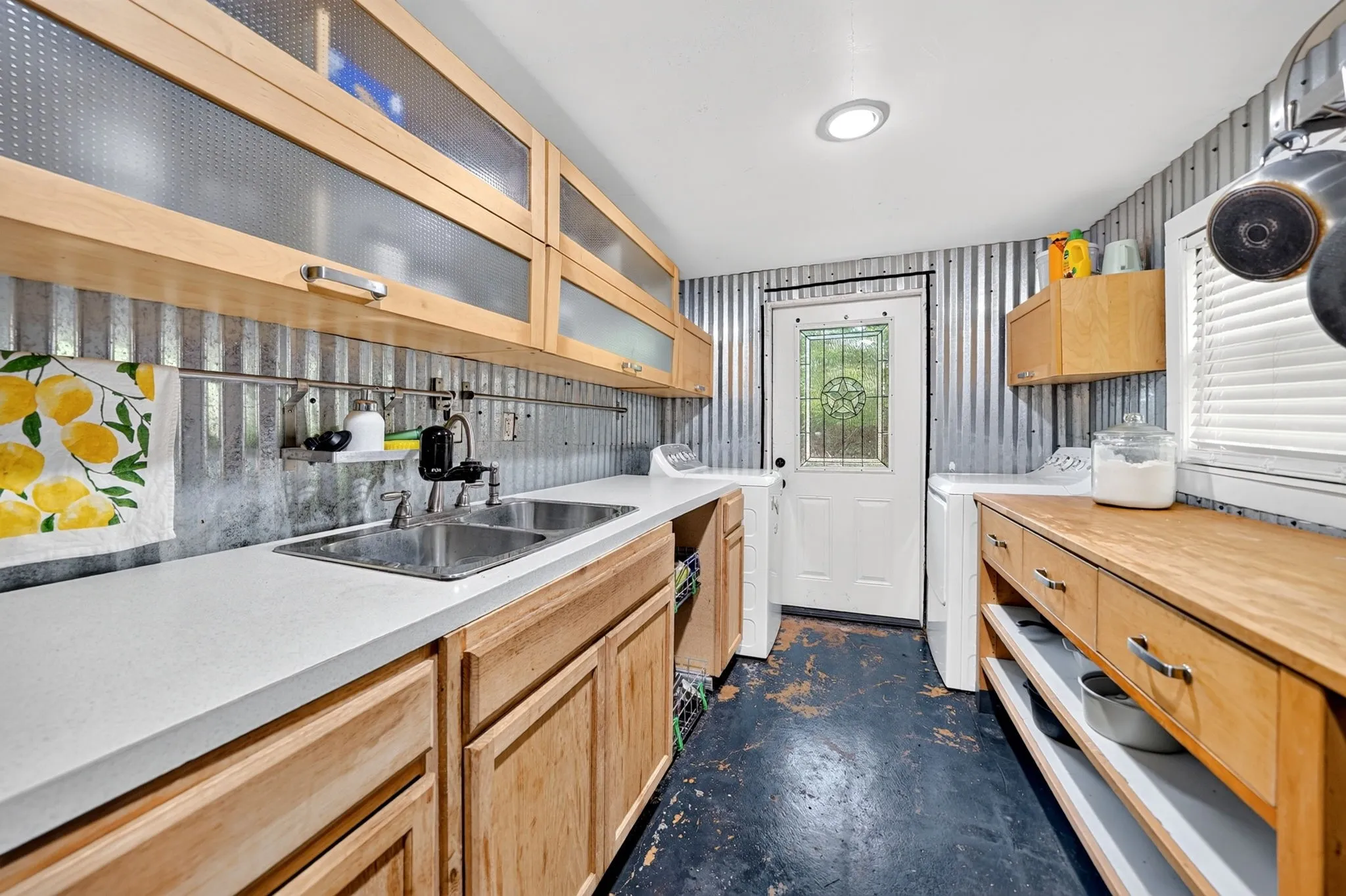 Single Family Residence For Sale in Dallas County , 415 S Dallas Avenue, Lancaster, Texas 75146, 1 Bedroom, 1 Bathroom, Garage spaces, 680 Sqft, built in 1888, mls#21305306, Real Estate Agent in Lancaster, Homes For Sale in Dallas county, Homes For Sale in Lancaster, Realtor in Lancaster Texas, Real Estate Brokerage Independent Realty Texas, Luminita Cordes Realtor