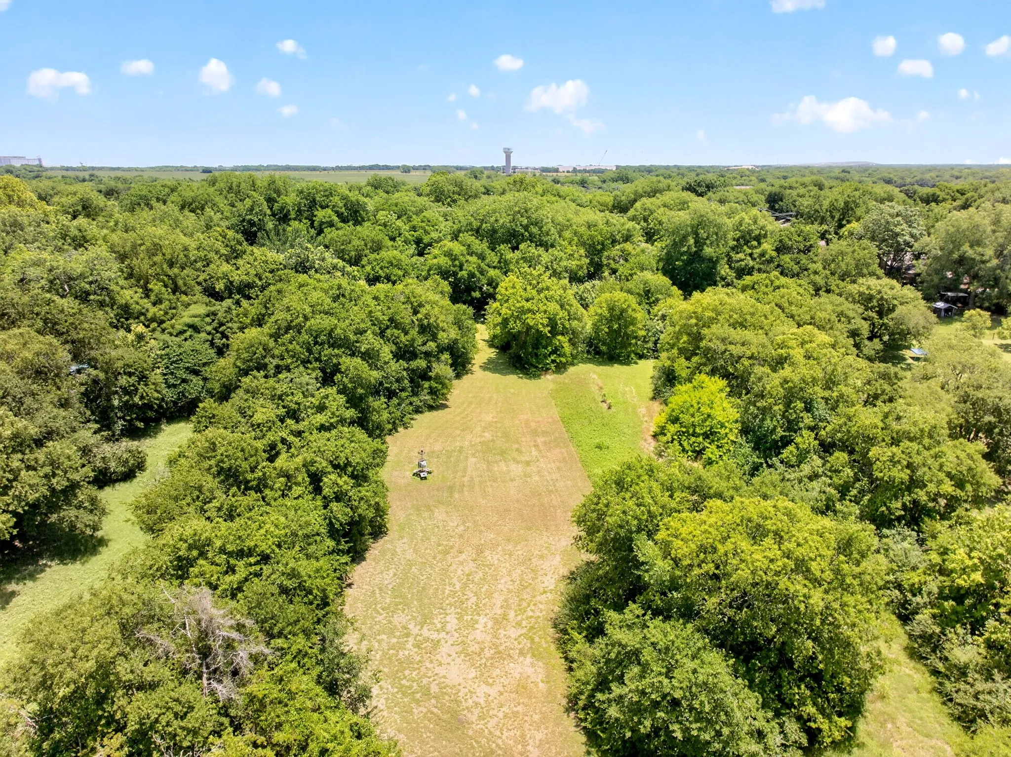 Single Family Residence For Sale in Dallas County , 415 S Dallas Avenue, Lancaster, Texas 75146, 1 Bedroom, 1 Bathroom, Garage spaces, 680 Sqft, built in 1888, mls#21305306, Real Estate Agent in Lancaster, Homes For Sale in Dallas county, Homes For Sale in Lancaster, Realtor in Lancaster Texas, Real Estate Brokerage Independent Realty Texas, Luminita Cordes Realtor