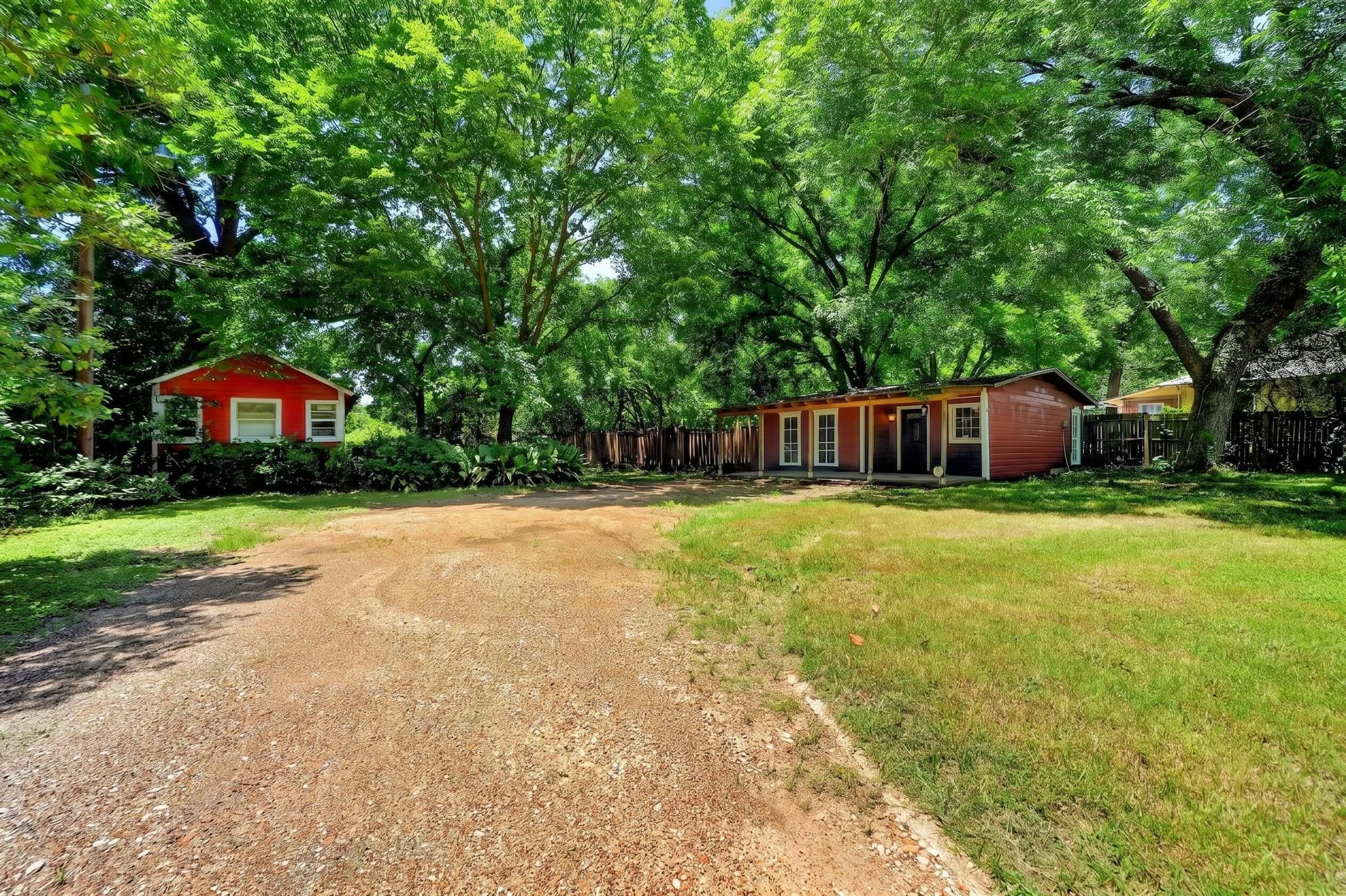 Single Family Residence For Sale in Dallas County , 415 S Dallas Avenue, Lancaster, Texas 75146, 1 Bedroom, 1 Bathroom, Garage spaces, 680 Sqft, built in 1888, mls#21305306, Real Estate Agent in Lancaster, Homes For Sale in Dallas county, Homes For Sale in Lancaster, Realtor in Lancaster Texas, Real Estate Brokerage Independent Realty Texas, Luminita Cordes Realtor