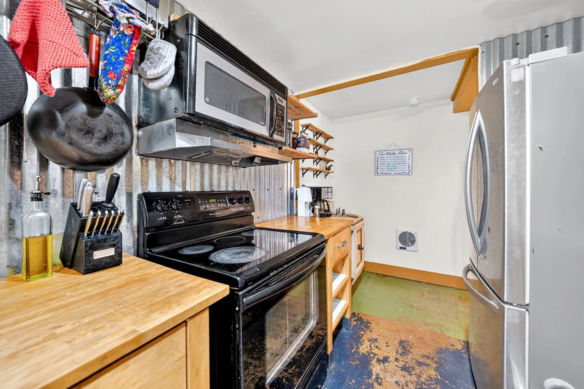Single Family Residence For Sale in Dallas County , 415 S Dallas Avenue, Lancaster, Texas 75146, 1 Bedroom, 1 Bathroom, Garage spaces, 680 Sqft, built in 1888, mls#21305306, Real Estate Agent in Lancaster, Homes For Sale in Dallas county, Homes For Sale in Lancaster, Realtor in Lancaster Texas, Real Estate Brokerage Independent Realty Texas, Luminita Cordes Realtor