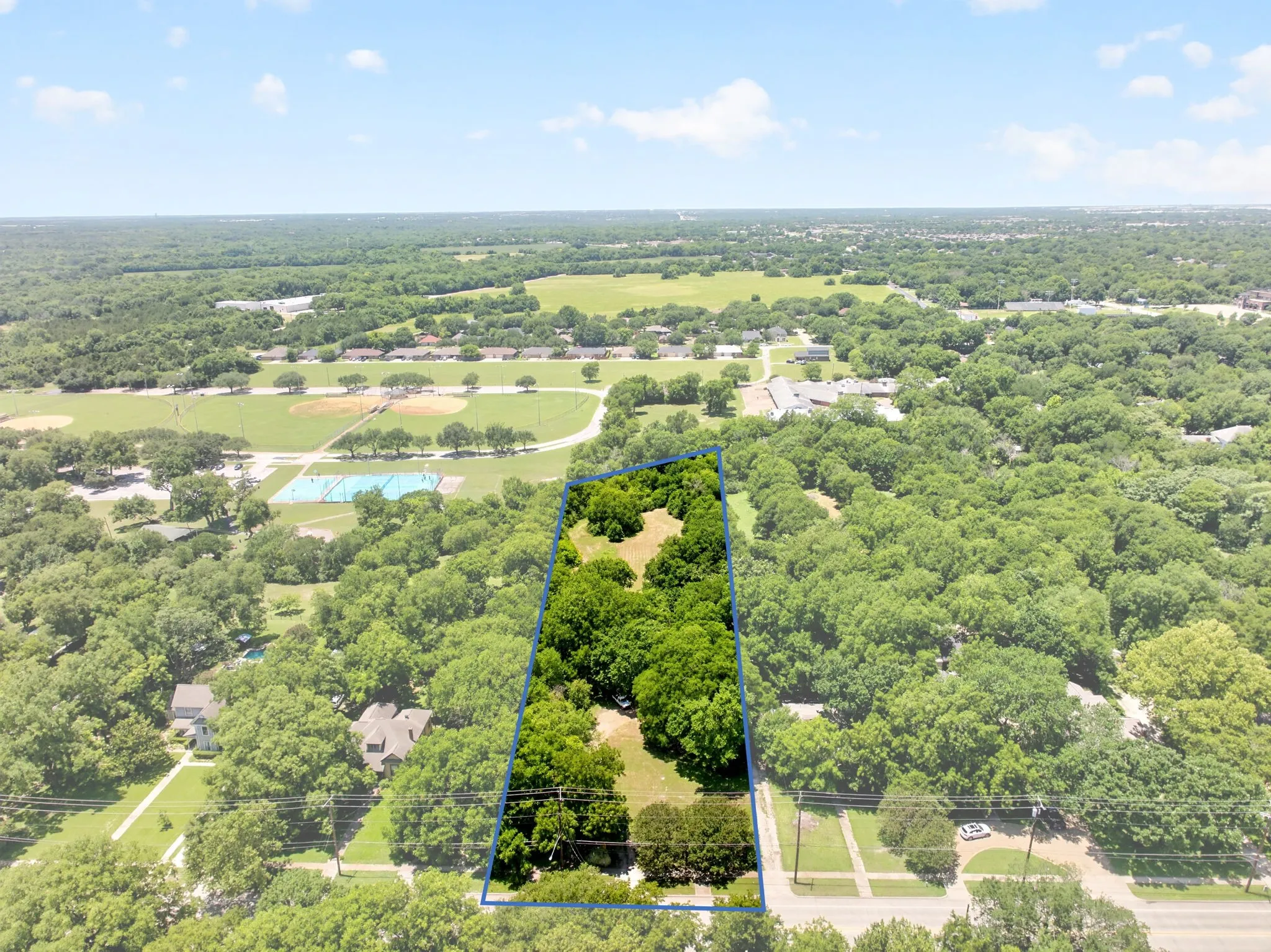 Single Family Residence For Sale in Dallas County , 415 S Dallas Avenue, Lancaster, Texas 75146, 1 Bedroom, 1 Bathroom, Garage spaces, 680 Sqft, built in 1888, mls#21305306, Real Estate Agent in Lancaster, Homes For Sale in Dallas county, Homes For Sale in Lancaster, Realtor in Lancaster Texas, Real Estate Brokerage Independent Realty Texas, Luminita Cordes Realtor