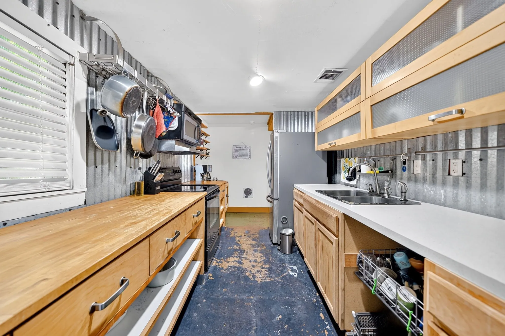 Single Family Residence For Sale in Dallas County , 415 S Dallas Avenue, Lancaster, Texas 75146, 1 Bedroom, 1 Bathroom, Garage spaces, 680 Sqft, built in 1888, mls#21305306, Real Estate Agent in Lancaster, Homes For Sale in Dallas county, Homes For Sale in Lancaster, Realtor in Lancaster Texas, Real Estate Brokerage Independent Realty Texas, Luminita Cordes Realtor