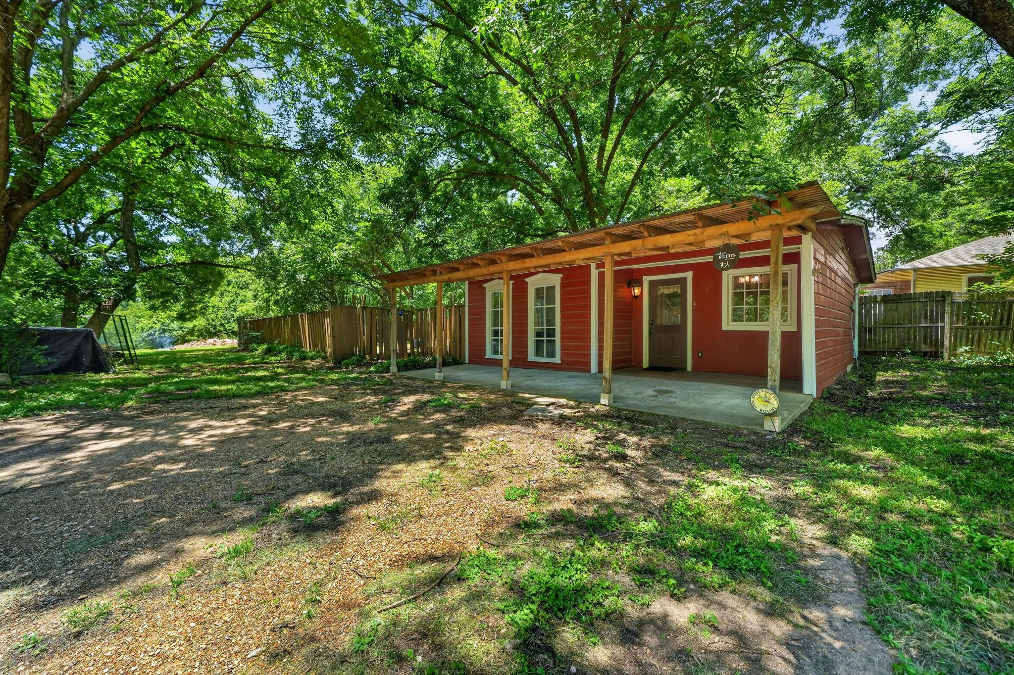 Single Family Residence For Sale in Dallas County , 415 S Dallas Avenue, Lancaster, Texas 75146, 1 Bedroom, 1 Bathroom, Garage spaces, 680 Sqft, built in 1888, mls#21305306, Real Estate Agent in Lancaster, Homes For Sale in Dallas county, Homes For Sale in Lancaster, Realtor in Lancaster Texas, Real Estate Brokerage Independent Realty Texas, Luminita Cordes Realtor