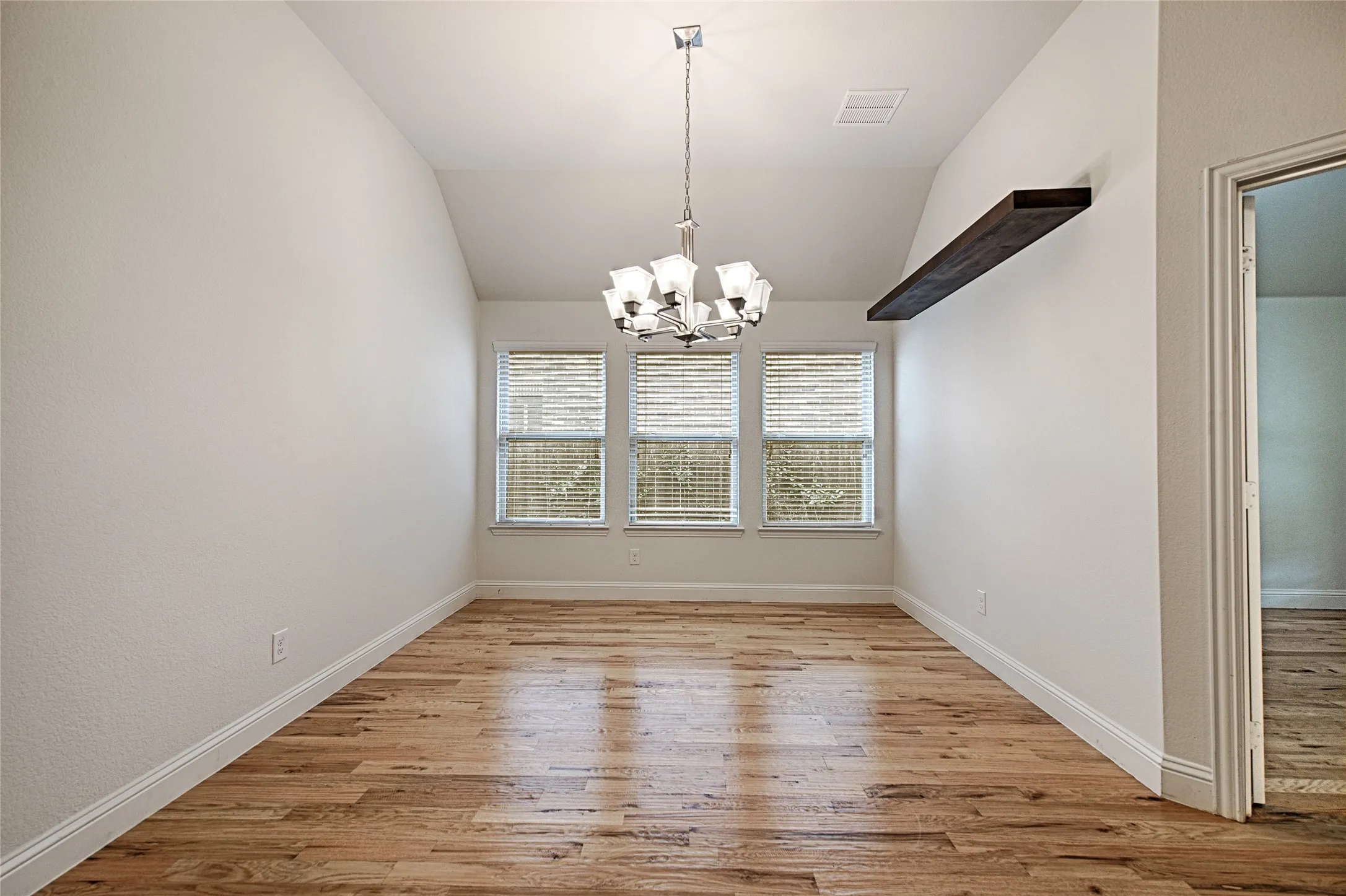 Single Family Residence For Sale in Collin County , 1124 Hot Springs Way, Celina, Texas 75009, 4 Bedroom, 2 Bathroom, 2 Garage spaces, 2,350 Sqft, built in 2017, mls#21302432, Real Estate Agent in Celina, Homes For Sale in Collin county, Homes For Sale in Celina, Realtor in Celina Texas, Real Estate Brokerage Independent Realty Texas, Luminita Cordes Realtor