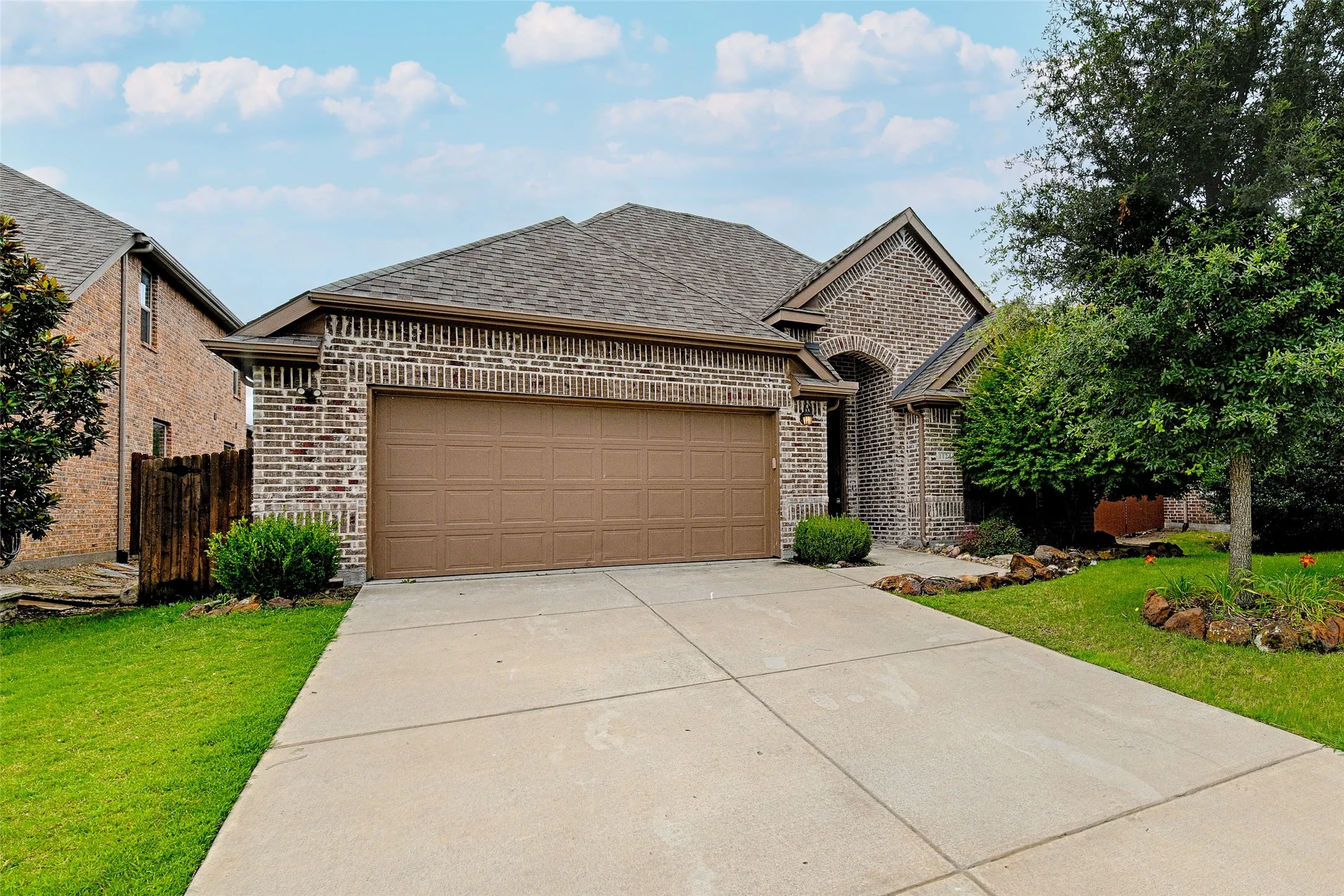 Single Family Residence For Sale in Collin County , 1124 Hot Springs Way, Celina, Texas 75009, 4 Bedroom, 2 Bathroom, 2 Garage spaces, 2,350 Sqft, built in 2017, mls#21302432, Real Estate Agent in Celina, Homes For Sale in Collin county, Homes For Sale in Celina, Realtor in Celina Texas, Real Estate Brokerage Independent Realty Texas, Luminita Cordes Realtor
