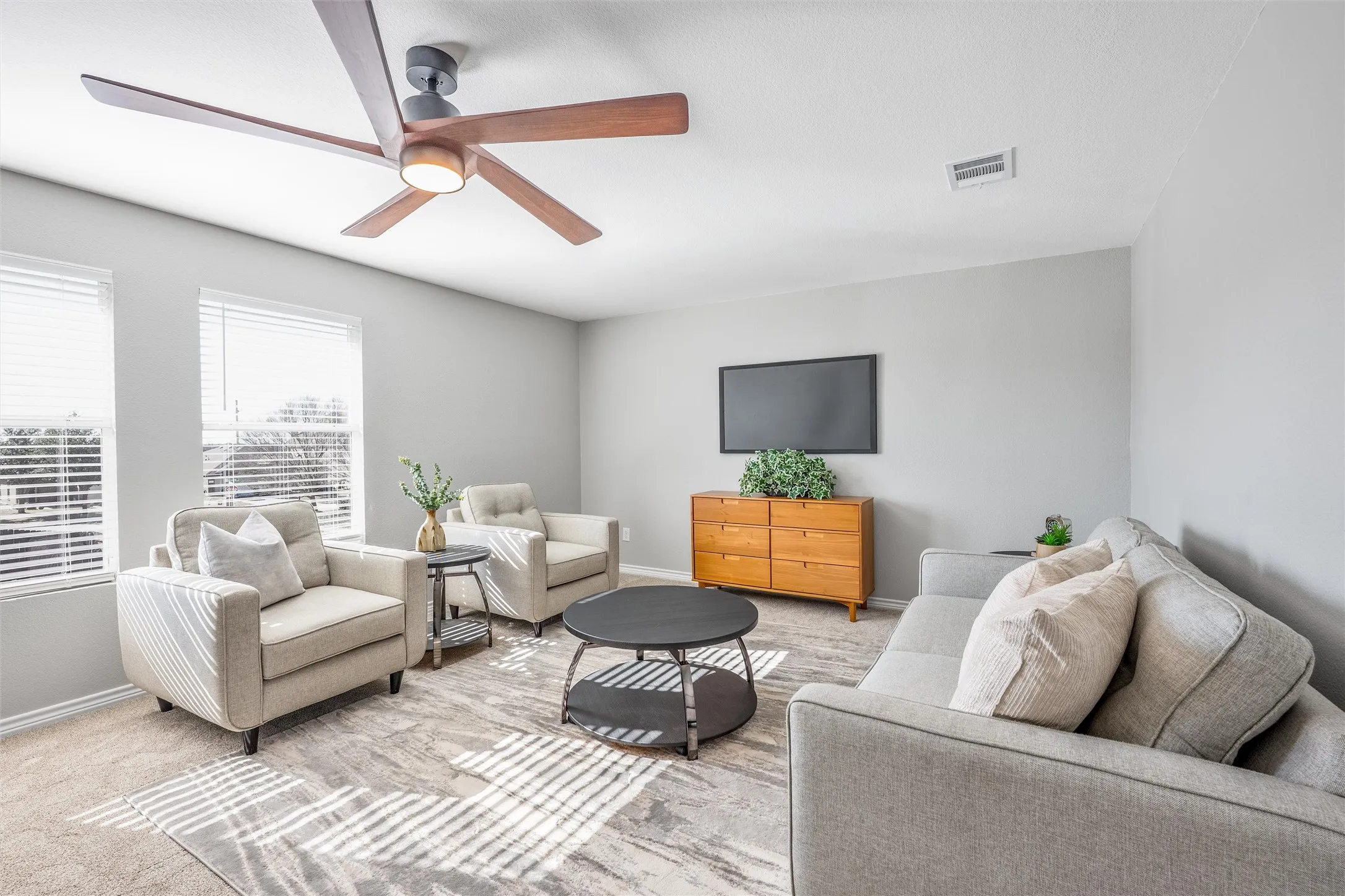 Single Family Residence For Sale in Collin County , 1123 Caroline Drive, Princeton, Texas 75407, 4 Bedroom, 3 Bathroom, 2 Garage spaces, 2,600 Sqft, built in 2006, mls#21305530, Real Estate Agent in Princeton, Homes For Sale in Collin county, Homes For Sale in Princeton, Realtor in Princeton Texas, Real Estate Brokerage Independent Realty Texas, Luminita Cordes Realtor