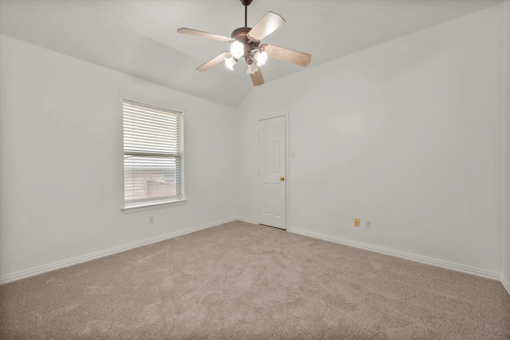 Single Family Residence For Sale in Parker County , 2110 Timber Cove Court, Weatherford, Texas 76087, 4 Bedroom, 2 Bathroom, 2 Garage spaces, 2,004 Sqft, built in 2003, mls#21305550, Real Estate Agent in Weatherford, Homes For Sale in Parker county, Homes For Sale in Weatherford, Realtor in Weatherford Texas, Real Estate Brokerage Independent Realty Texas, Luminita Cordes Realtor