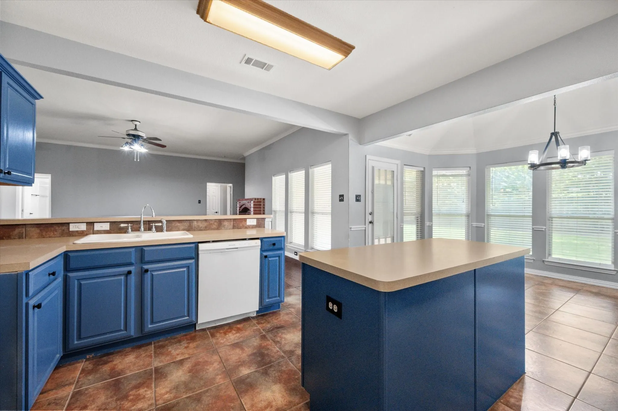 Single Family Residence For Sale in Parker County , 2110 Timber Cove Court, Weatherford, Texas 76087, 4 Bedroom, 2 Bathroom, 2 Garage spaces, 2,004 Sqft, built in 2003, mls#21305550, Real Estate Agent in Weatherford, Homes For Sale in Parker county, Homes For Sale in Weatherford, Realtor in Weatherford Texas, Real Estate Brokerage Independent Realty Texas, Luminita Cordes Realtor