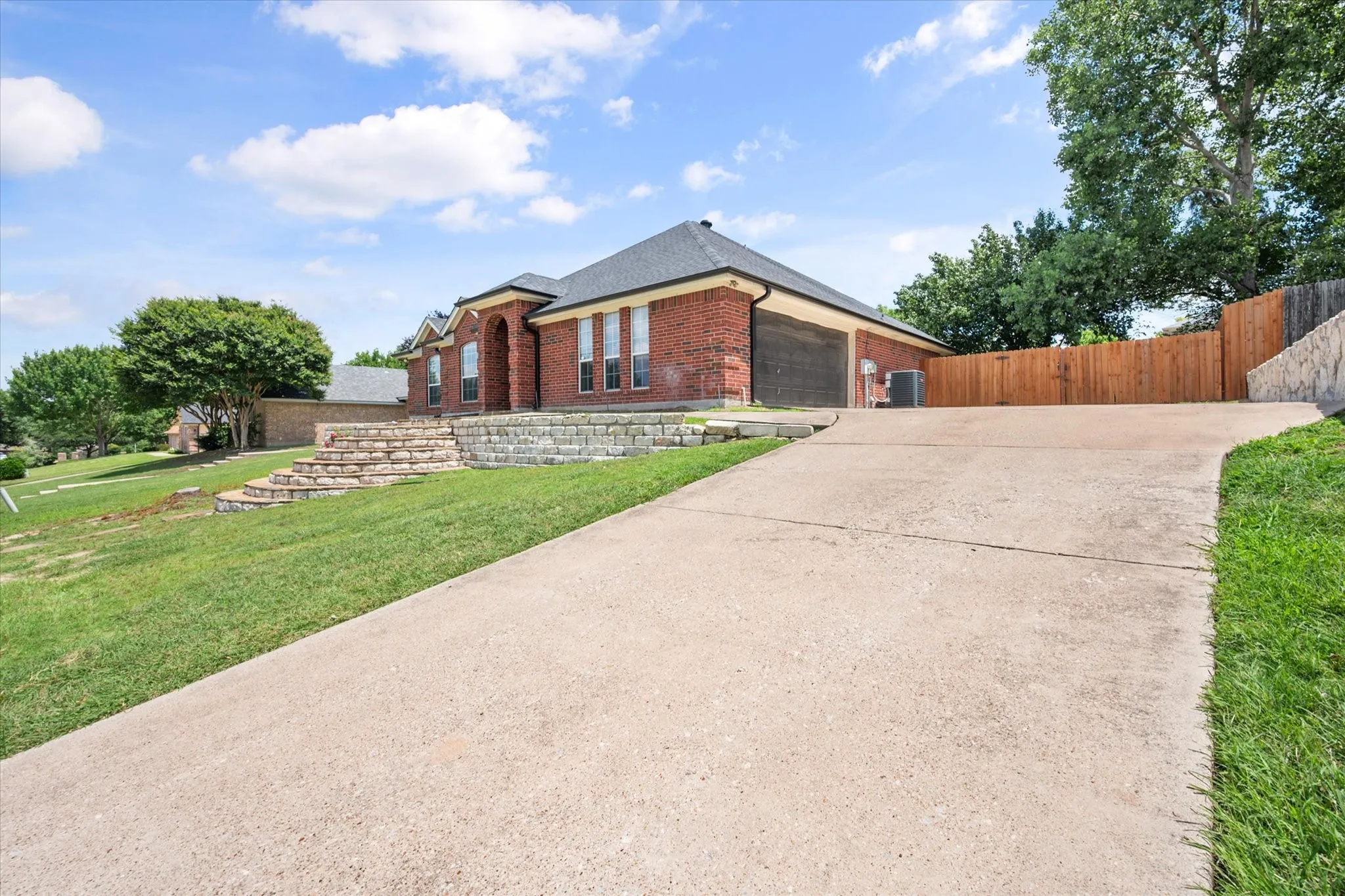 Single Family Residence For Sale in Parker County , 2110 Timber Cove Court, Weatherford, Texas 76087, 4 Bedroom, 2 Bathroom, 2 Garage spaces, 2,004 Sqft, built in 2003, mls#21305550, Real Estate Agent in Weatherford, Homes For Sale in Parker county, Homes For Sale in Weatherford, Realtor in Weatherford Texas, Real Estate Brokerage Independent Realty Texas, Luminita Cordes Realtor