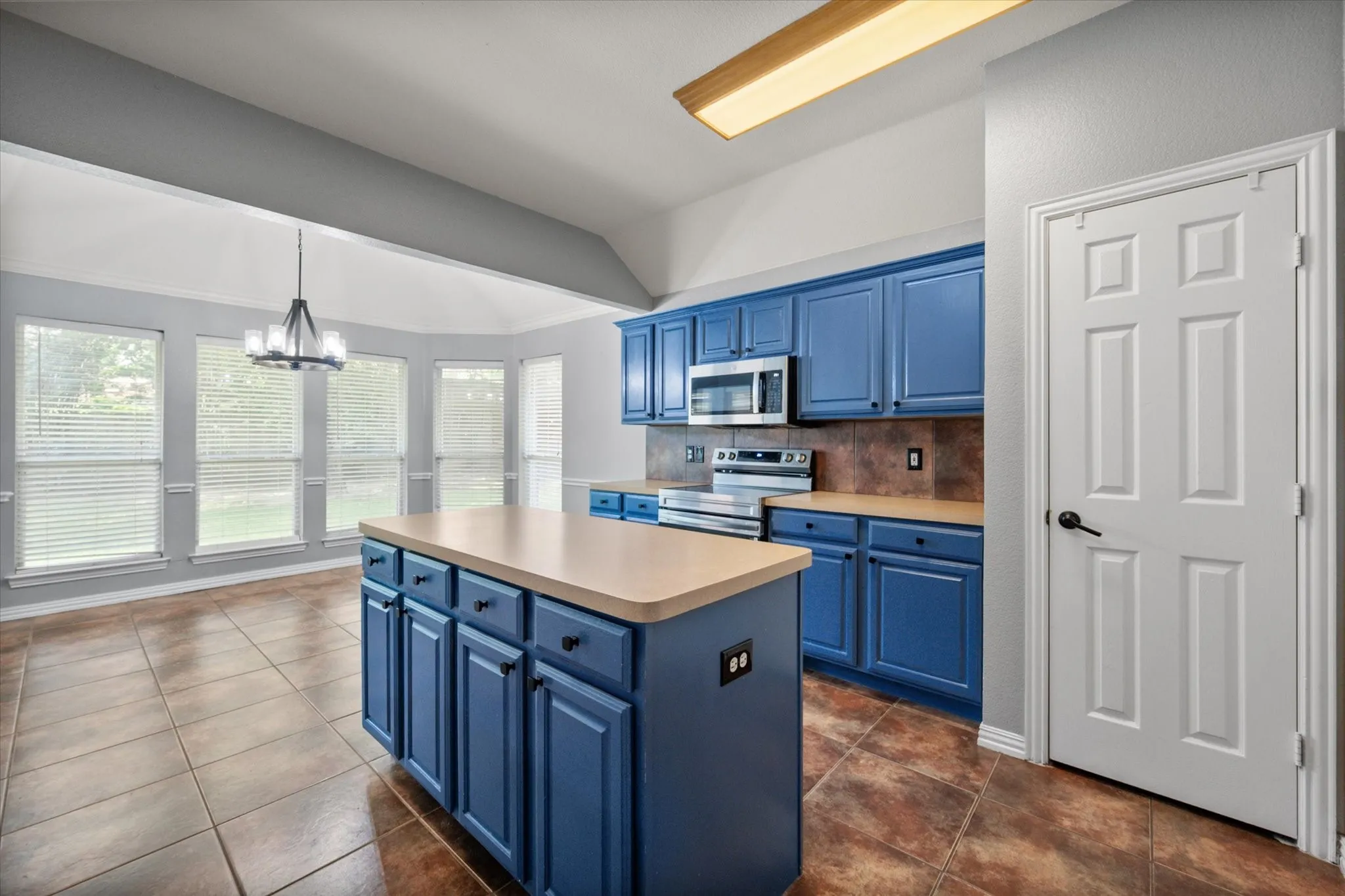 Single Family Residence For Sale in Parker County , 2110 Timber Cove Court, Weatherford, Texas 76087, 4 Bedroom, 2 Bathroom, 2 Garage spaces, 2,004 Sqft, built in 2003, mls#21305550, Real Estate Agent in Weatherford, Homes For Sale in Parker county, Homes For Sale in Weatherford, Realtor in Weatherford Texas, Real Estate Brokerage Independent Realty Texas, Luminita Cordes Realtor