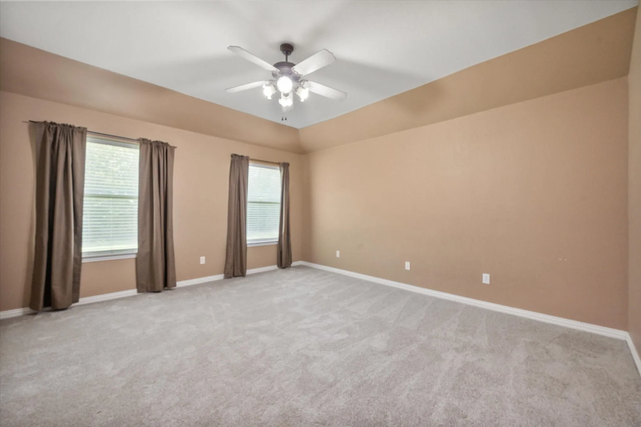 Single Family Residence For Sale in Parker County , 2110 Timber Cove Court, Weatherford, Texas 76087, 4 Bedroom, 2 Bathroom, 2 Garage spaces, 2,004 Sqft, built in 2003, mls#21305550, Real Estate Agent in Weatherford, Homes For Sale in Parker county, Homes For Sale in Weatherford, Realtor in Weatherford Texas, Real Estate Brokerage Independent Realty Texas, Luminita Cordes Realtor