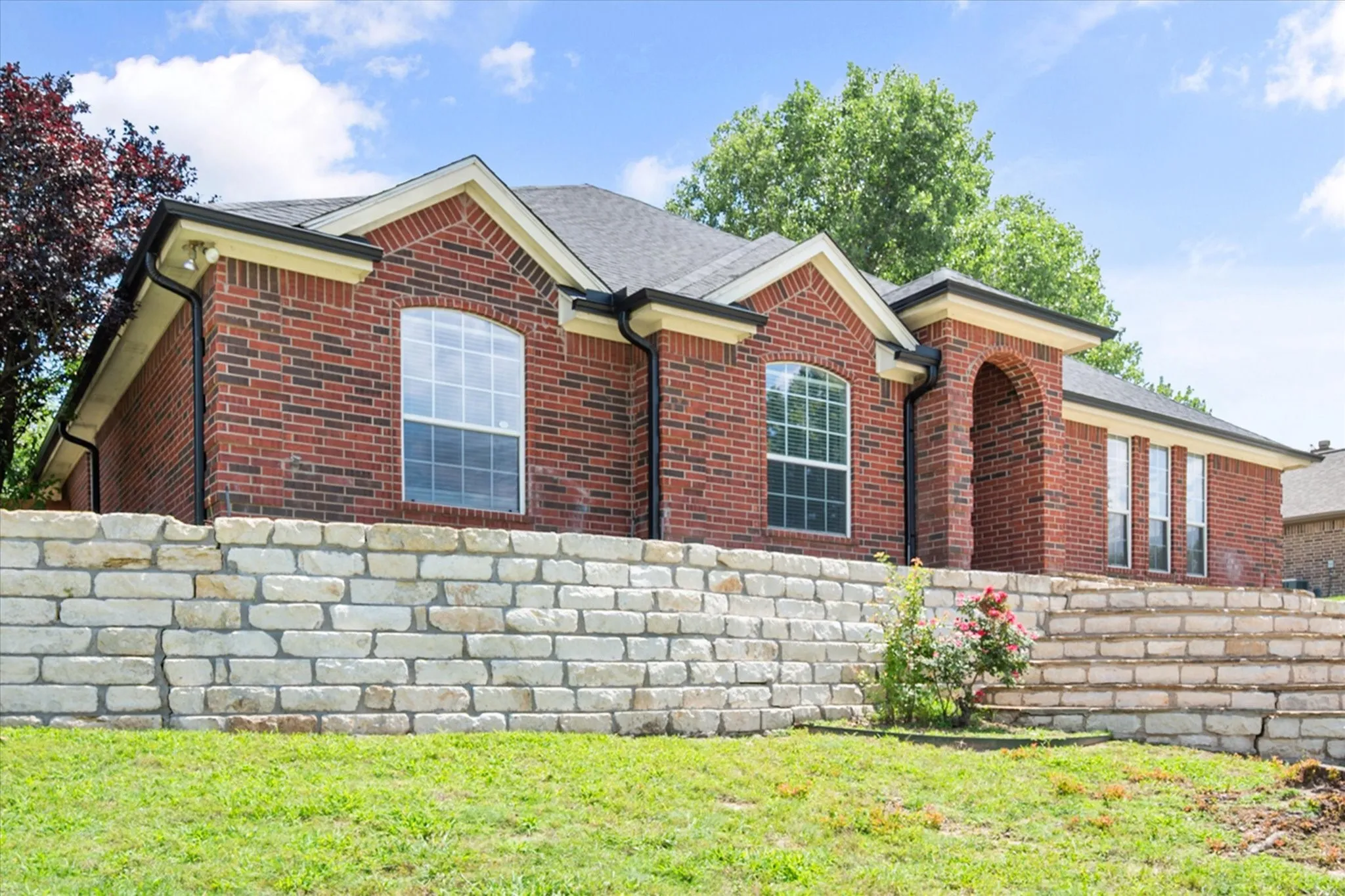 Single Family Residence For Sale in Parker County , 2110 Timber Cove Court, Weatherford, Texas 76087, 4 Bedroom, 2 Bathroom, 2 Garage spaces, 2,004 Sqft, built in 2003, mls#21305550, Real Estate Agent in Weatherford, Homes For Sale in Parker county, Homes For Sale in Weatherford, Realtor in Weatherford Texas, Real Estate Brokerage Independent Realty Texas, Luminita Cordes Realtor