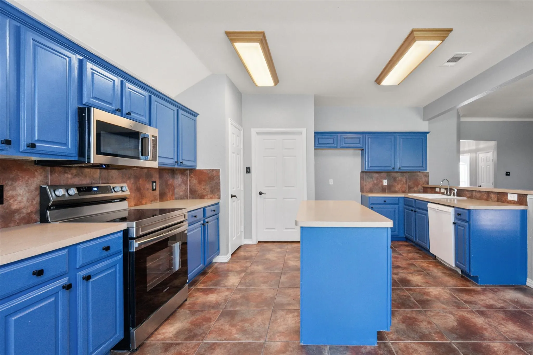 Single Family Residence For Sale in Parker County , 2110 Timber Cove Court, Weatherford, Texas 76087, 4 Bedroom, 2 Bathroom, 2 Garage spaces, 2,004 Sqft, built in 2003, mls#21305550, Real Estate Agent in Weatherford, Homes For Sale in Parker county, Homes For Sale in Weatherford, Realtor in Weatherford Texas, Real Estate Brokerage Independent Realty Texas, Luminita Cordes Realtor