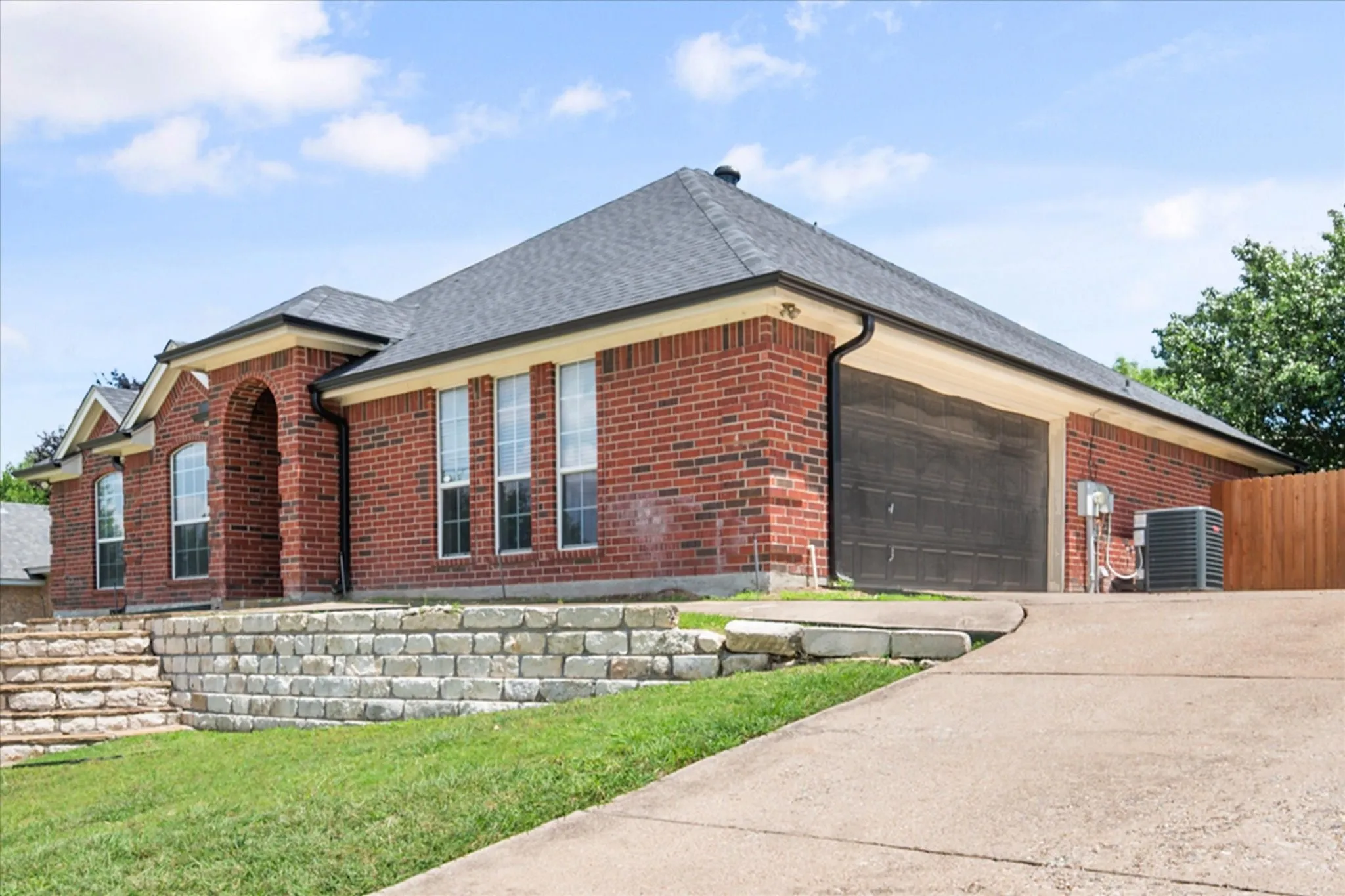 Single Family Residence For Sale in Parker County , 2110 Timber Cove Court, Weatherford, Texas 76087, 4 Bedroom, 2 Bathroom, 2 Garage spaces, 2,004 Sqft, built in 2003, mls#21305550, Real Estate Agent in Weatherford, Homes For Sale in Parker county, Homes For Sale in Weatherford, Realtor in Weatherford Texas, Real Estate Brokerage Independent Realty Texas, Luminita Cordes Realtor