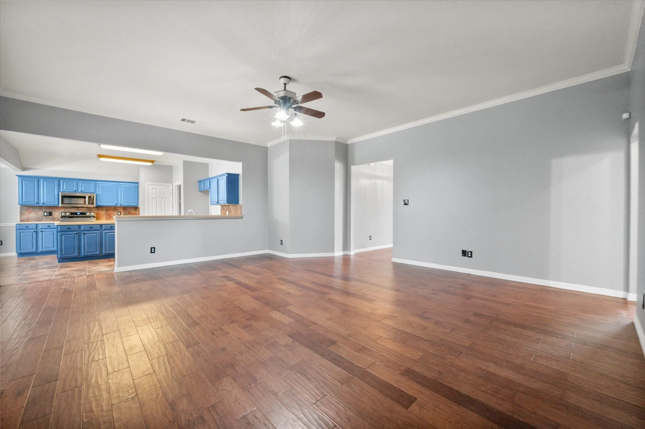 Single Family Residence For Sale in Parker County , 2110 Timber Cove Court, Weatherford, Texas 76087, 4 Bedroom, 2 Bathroom, 2 Garage spaces, 2,004 Sqft, built in 2003, mls#21305550, Real Estate Agent in Weatherford, Homes For Sale in Parker county, Homes For Sale in Weatherford, Realtor in Weatherford Texas, Real Estate Brokerage Independent Realty Texas, Luminita Cordes Realtor