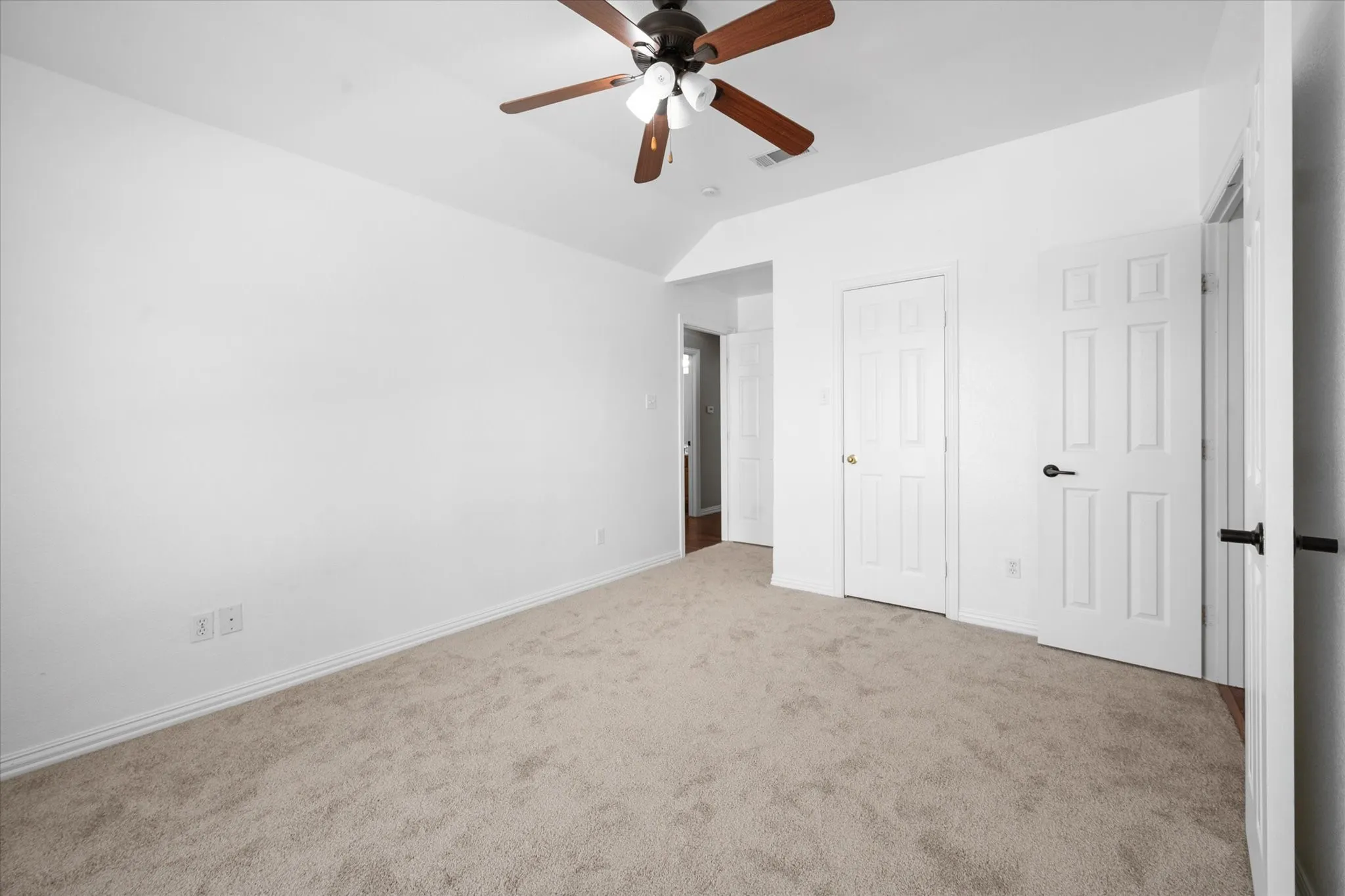 Single Family Residence For Sale in Parker County , 2110 Timber Cove Court, Weatherford, Texas 76087, 4 Bedroom, 2 Bathroom, 2 Garage spaces, 2,004 Sqft, built in 2003, mls#21305550, Real Estate Agent in Weatherford, Homes For Sale in Parker county, Homes For Sale in Weatherford, Realtor in Weatherford Texas, Real Estate Brokerage Independent Realty Texas, Luminita Cordes Realtor