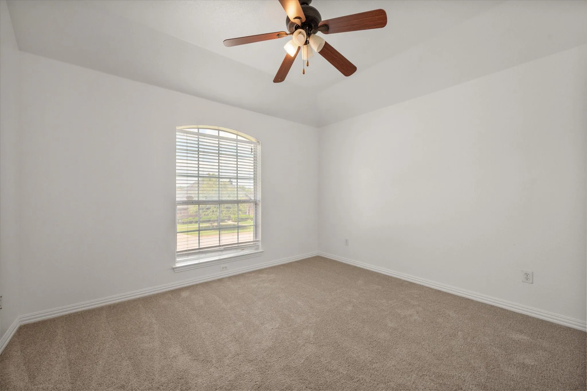 Single Family Residence For Sale in Parker County , 2110 Timber Cove Court, Weatherford, Texas 76087, 4 Bedroom, 2 Bathroom, 2 Garage spaces, 2,004 Sqft, built in 2003, mls#21305550, Real Estate Agent in Weatherford, Homes For Sale in Parker county, Homes For Sale in Weatherford, Realtor in Weatherford Texas, Real Estate Brokerage Independent Realty Texas, Luminita Cordes Realtor