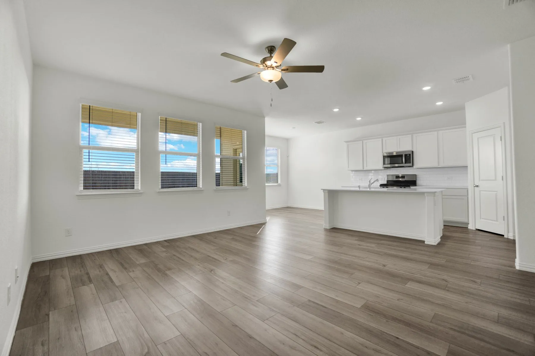Single Family Residence For Rent in Collin County , 8700 Whistling Duck Drive, Mc Kinney, Texas 75071, 4 Bedroom, 2 Bathroom, 2 Garage spaces, 2,347 Sqft, built in 2023, mls#21305388, Real Estate Agent in Mc Kinney, Homes For Rent in Collin county, Homes For Rent in Mc Kinney, Realtor in Mc Kinney Texas, Real Estate Brokerage Independent Realty Texas, Luminita Cordes Realtor
