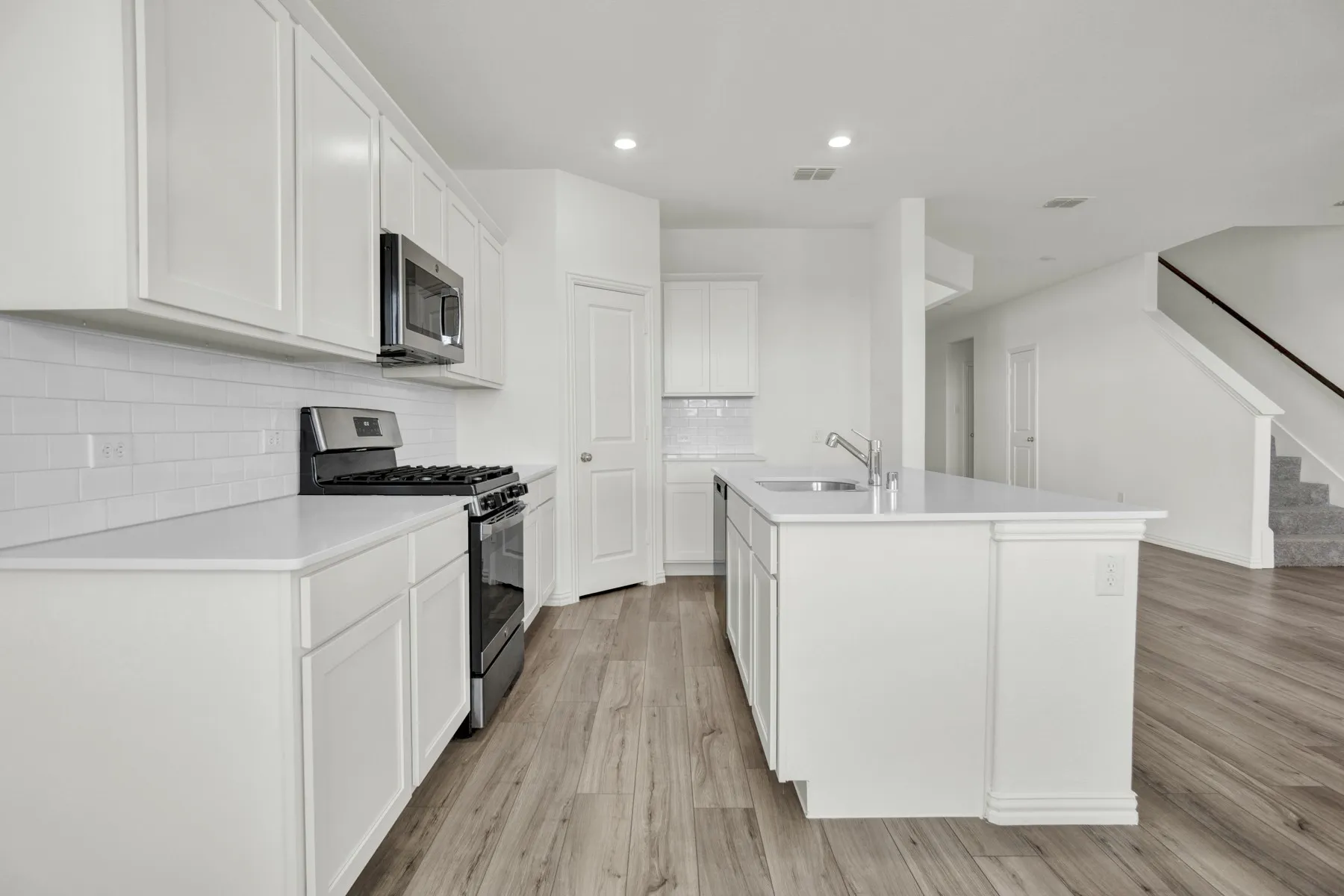 Single Family Residence For Rent in Collin County , 8700 Whistling Duck Drive, Mc Kinney, Texas 75071, 4 Bedroom, 2 Bathroom, 2 Garage spaces, 2,347 Sqft, built in 2023, mls#21305388, Real Estate Agent in Mc Kinney, Homes For Rent in Collin county, Homes For Rent in Mc Kinney, Realtor in Mc Kinney Texas, Real Estate Brokerage Independent Realty Texas, Luminita Cordes Realtor