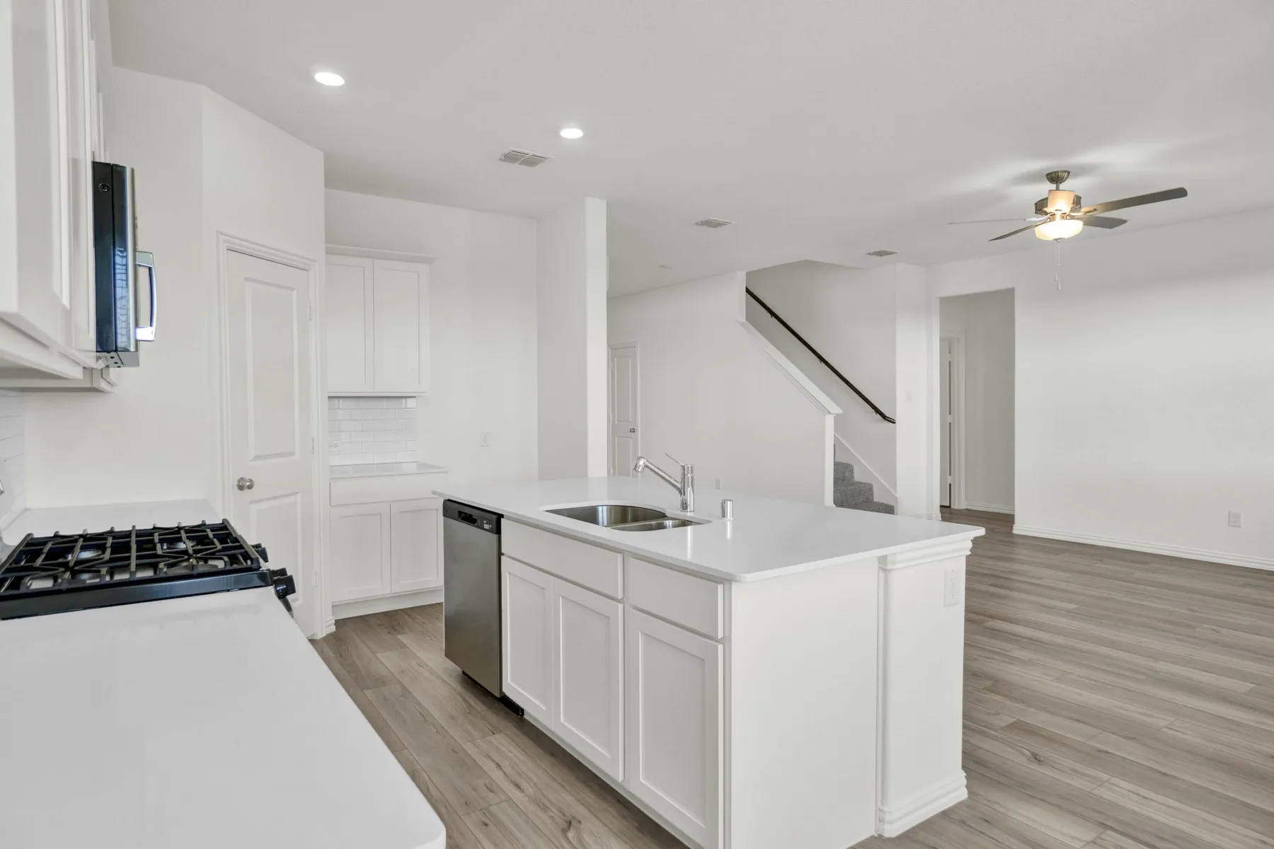 Single Family Residence For Rent in Collin County , 8700 Whistling Duck Drive, Mc Kinney, Texas 75071, 4 Bedroom, 2 Bathroom, 2 Garage spaces, 2,347 Sqft, built in 2023, mls#21305388, Real Estate Agent in Mc Kinney, Homes For Rent in Collin county, Homes For Rent in Mc Kinney, Realtor in Mc Kinney Texas, Real Estate Brokerage Independent Realty Texas, Luminita Cordes Realtor