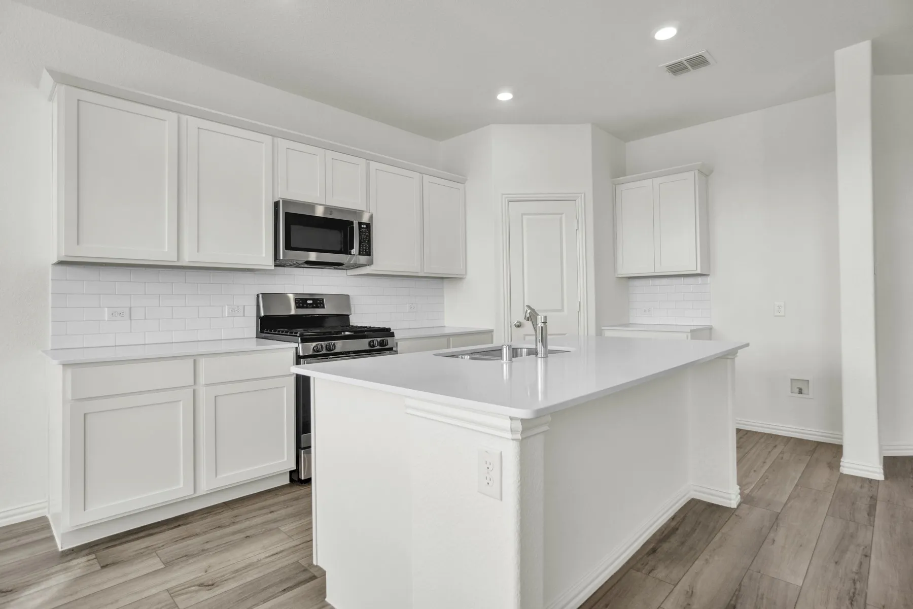 Single Family Residence For Rent in Collin County , 8700 Whistling Duck Drive, Mc Kinney, Texas 75071, 4 Bedroom, 2 Bathroom, 2 Garage spaces, 2,347 Sqft, built in 2023, mls#21305388, Real Estate Agent in Mc Kinney, Homes For Rent in Collin county, Homes For Rent in Mc Kinney, Realtor in Mc Kinney Texas, Real Estate Brokerage Independent Realty Texas, Luminita Cordes Realtor