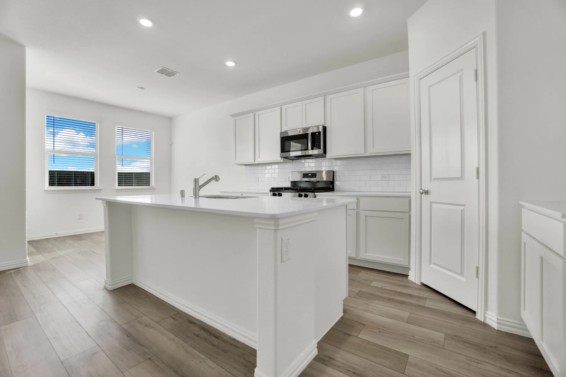 Single Family Residence For Rent in Collin County , 8700 Whistling Duck Drive, Mc Kinney, Texas 75071, 4 Bedroom, 2 Bathroom, 2 Garage spaces, 2,347 Sqft, built in 2023, mls#21305388, Real Estate Agent in Mc Kinney, Homes For Rent in Collin county, Homes For Rent in Mc Kinney, Realtor in Mc Kinney Texas, Real Estate Brokerage Independent Realty Texas, Luminita Cordes Realtor
