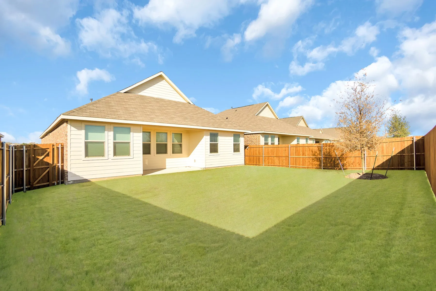 Single Family Residence For Rent in Collin County , 8700 Whistling Duck Drive, Mc Kinney, Texas 75071, 4 Bedroom, 2 Bathroom, 2 Garage spaces, 2,347 Sqft, built in 2023, mls#21305388, Real Estate Agent in Mc Kinney, Homes For Rent in Collin county, Homes For Rent in Mc Kinney, Realtor in Mc Kinney Texas, Real Estate Brokerage Independent Realty Texas, Luminita Cordes Realtor
