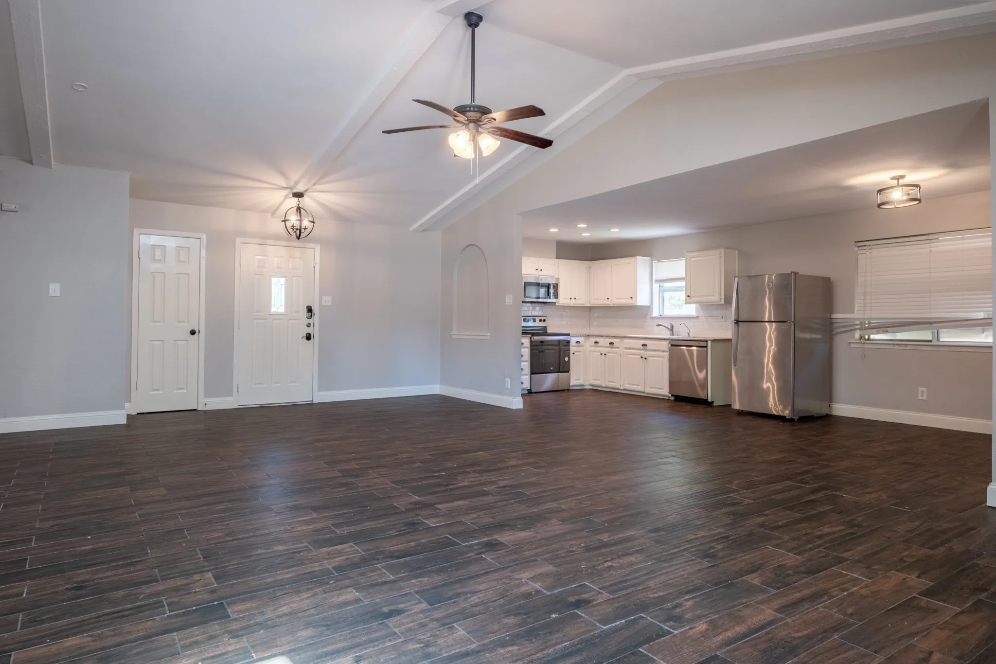 Single Family Residence For Sale in Denton County , 1607 College Parkway, Lewisville, Texas 75077, 4 Bedroom, 4 Bathroom, 2 Garage spaces, 1,645 Sqft, built in 1973, mls#21305547, Real Estate Agent in Lewisville, Homes For Sale in Denton county, Homes For Sale in Lewisville, Realtor in Lewisville Texas, Real Estate Brokerage Independent Realty Texas, Luminita Cordes Realtor