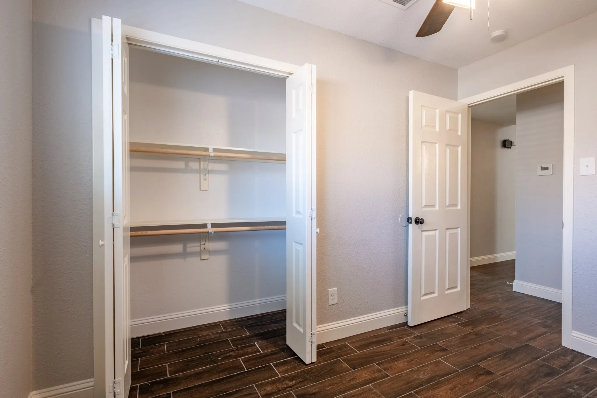 Single Family Residence For Sale in Denton County , 1607 College Parkway, Lewisville, Texas 75077, 4 Bedroom, 4 Bathroom, 2 Garage spaces, 1,645 Sqft, built in 1973, mls#21305547, Real Estate Agent in Lewisville, Homes For Sale in Denton county, Homes For Sale in Lewisville, Realtor in Lewisville Texas, Real Estate Brokerage Independent Realty Texas, Luminita Cordes Realtor