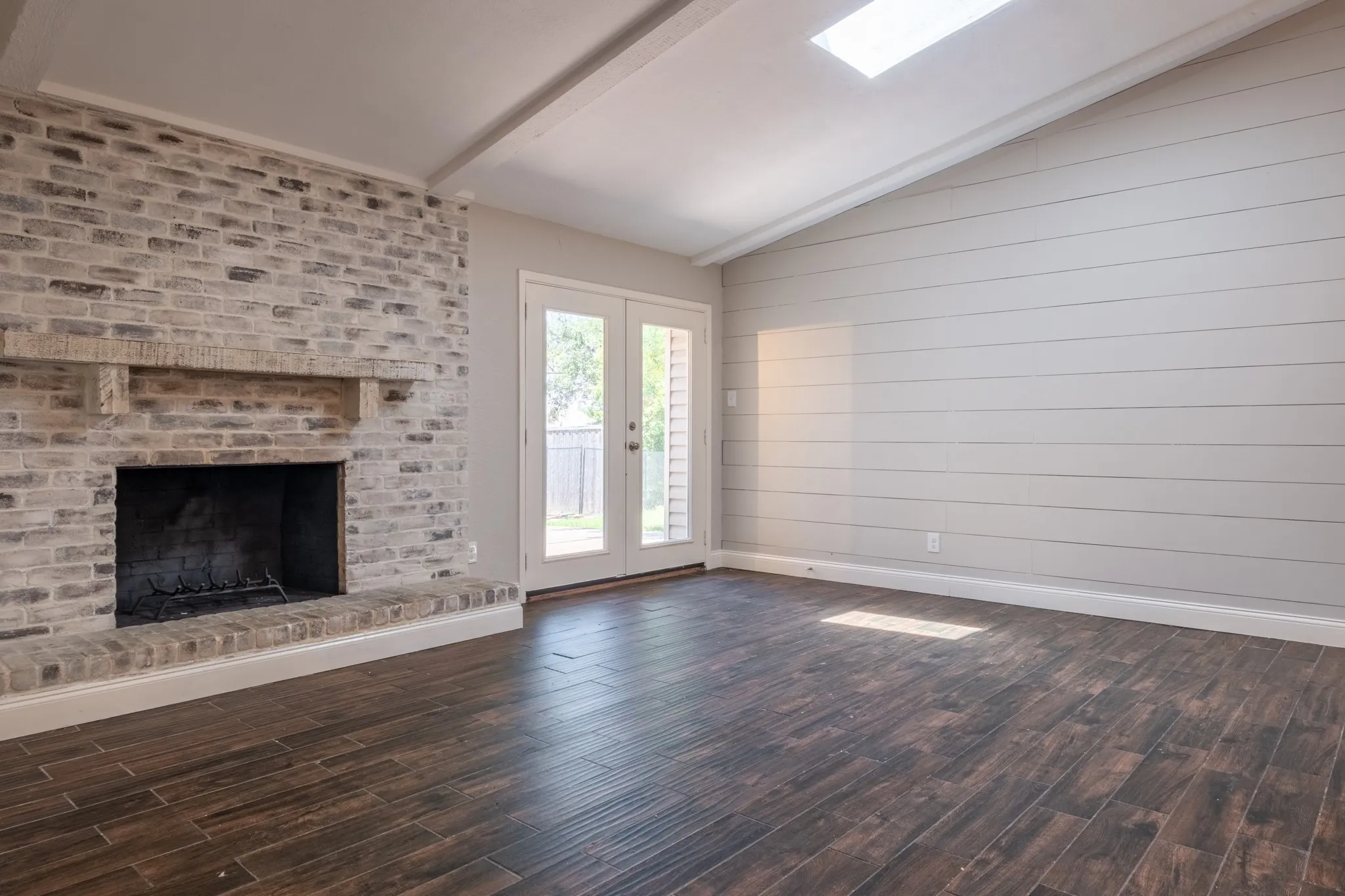 Single Family Residence For Sale in Denton County , 1607 College Parkway, Lewisville, Texas 75077, 4 Bedroom, 4 Bathroom, 2 Garage spaces, 1,645 Sqft, built in 1973, mls#21305547, Real Estate Agent in Lewisville, Homes For Sale in Denton county, Homes For Sale in Lewisville, Realtor in Lewisville Texas, Real Estate Brokerage Independent Realty Texas, Luminita Cordes Realtor