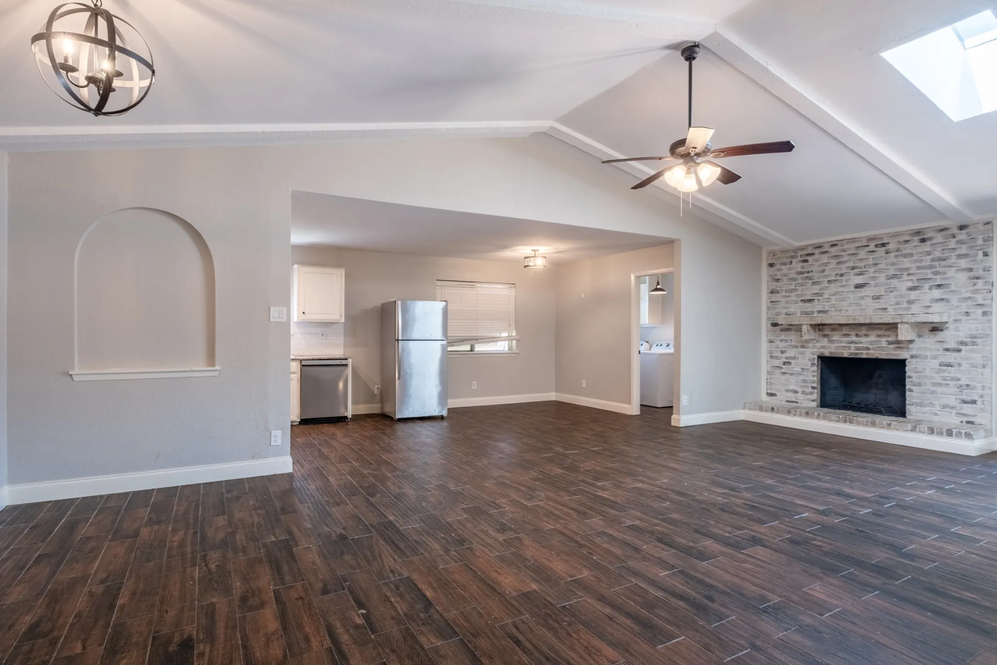 Single Family Residence For Sale in Denton County , 1607 College Parkway, Lewisville, Texas 75077, 4 Bedroom, 4 Bathroom, 2 Garage spaces, 1,645 Sqft, built in 1973, mls#21305547, Real Estate Agent in Lewisville, Homes For Sale in Denton county, Homes For Sale in Lewisville, Realtor in Lewisville Texas, Real Estate Brokerage Independent Realty Texas, Luminita Cordes Realtor